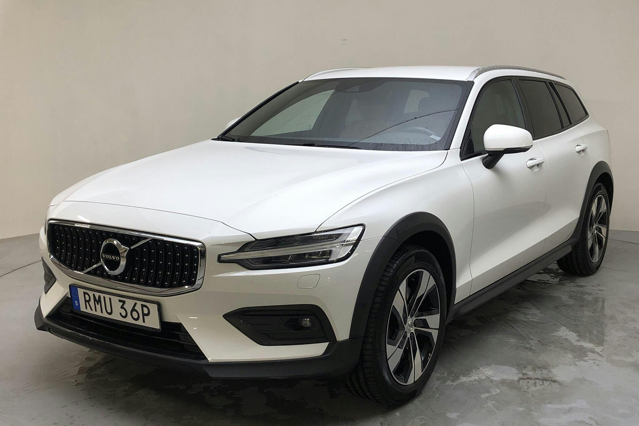 Volvo V60 D4 Cross Country AWD (190hk) - 108 440 km - Automatic - white - 2020