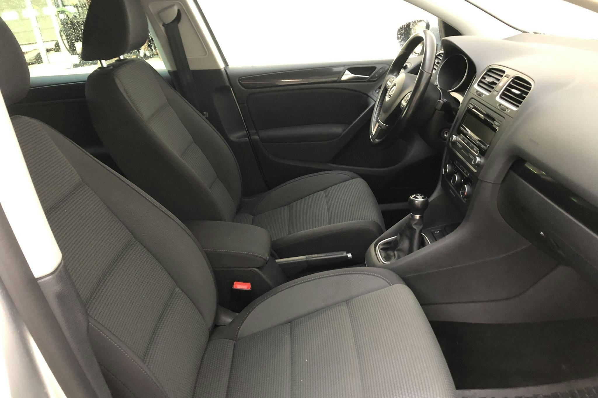 VW Golf VI 1.6 TDI BlueMotion Technology 5dr (105hk) - 61 420 km - Manual - silver - 2011