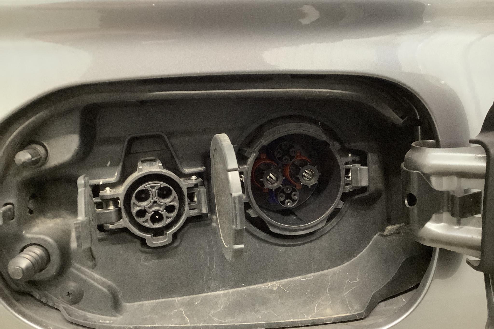 Mitsubishi Outlander 2.4 Plug-in Hybrid 4WD (136hk) - 8 512 mil - Automat - grå - 2020