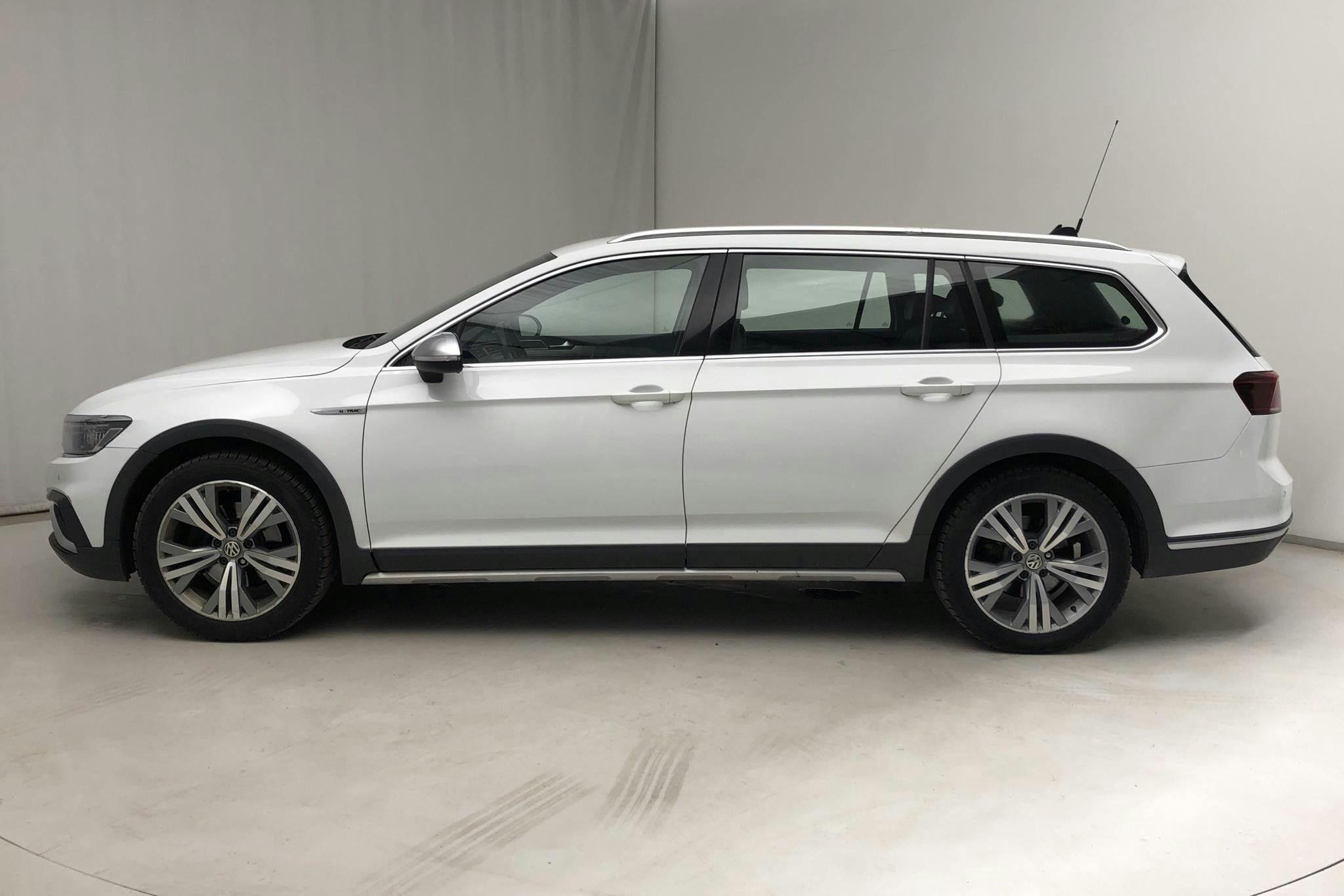 VW Passat Alltrack 2.0 TDI Sportscombi 4MOTION (190hk) - 344 430 km - Automatic - white - 2020