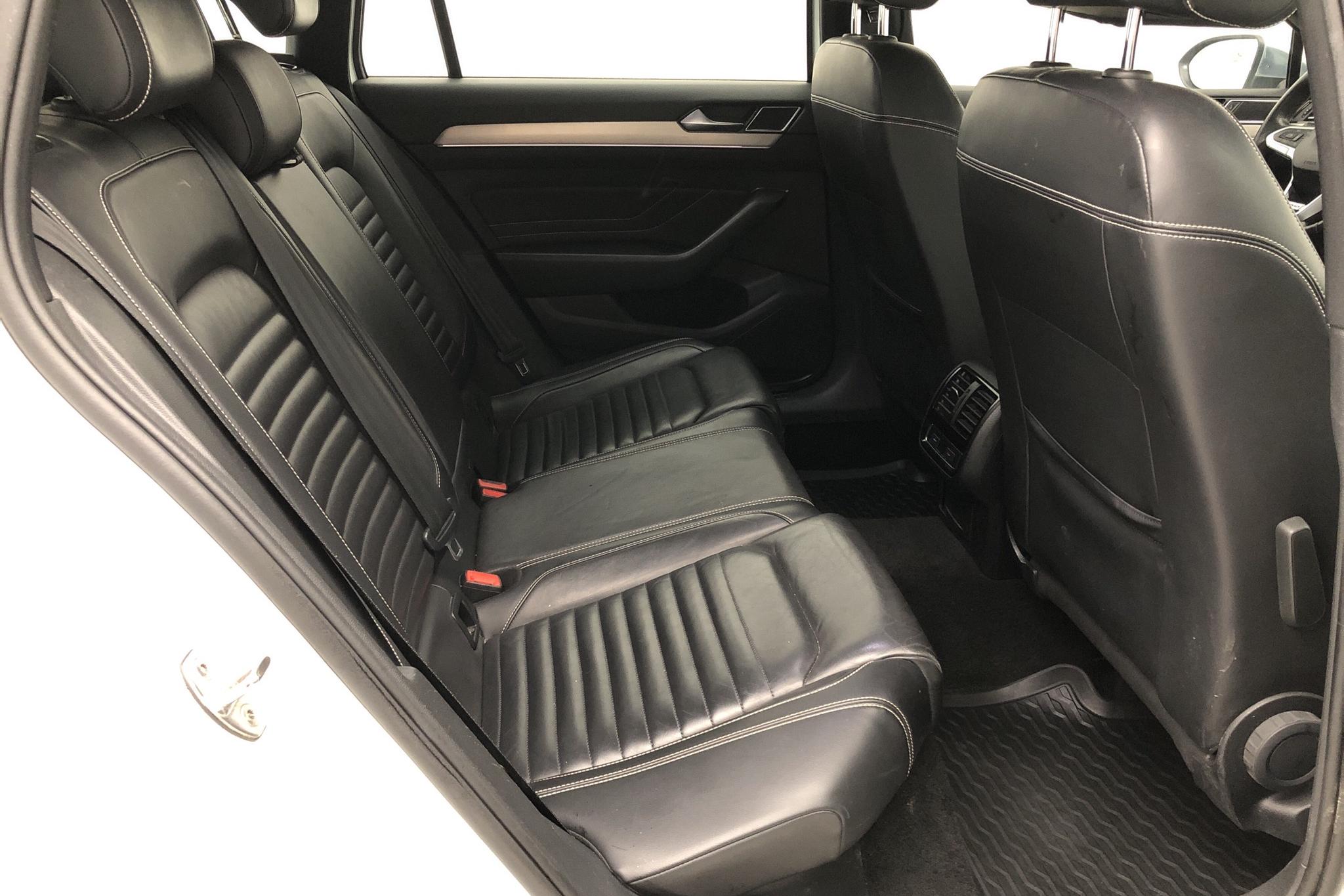 VW Passat Alltrack 2.0 TDI Sportscombi 4MOTION (190hk) - 34 443 mil - Automat - vit - 2020