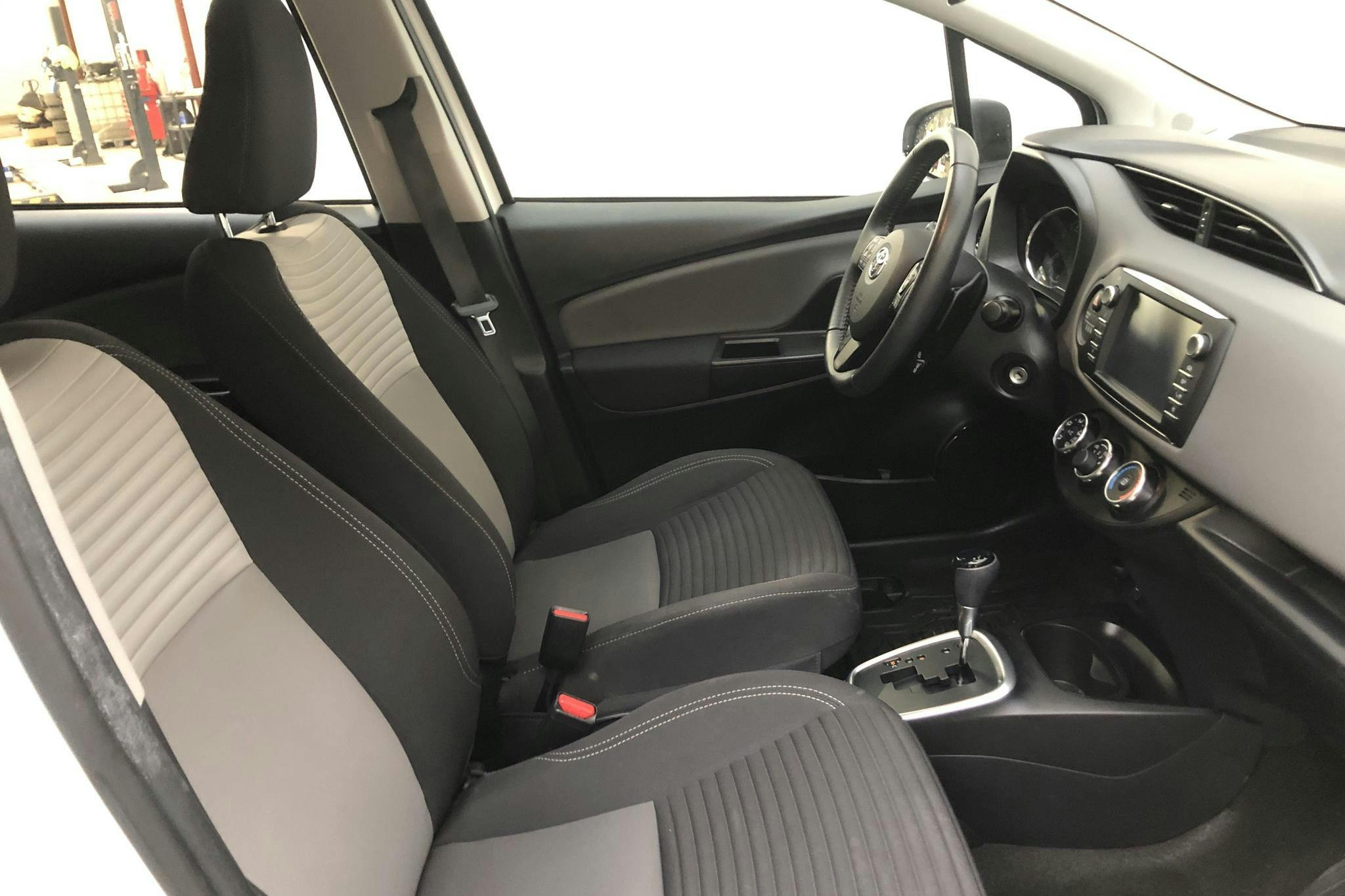 Toyota Yaris 1.5 5dr (111hk) - 61 630 km - Automatic - white - 2018