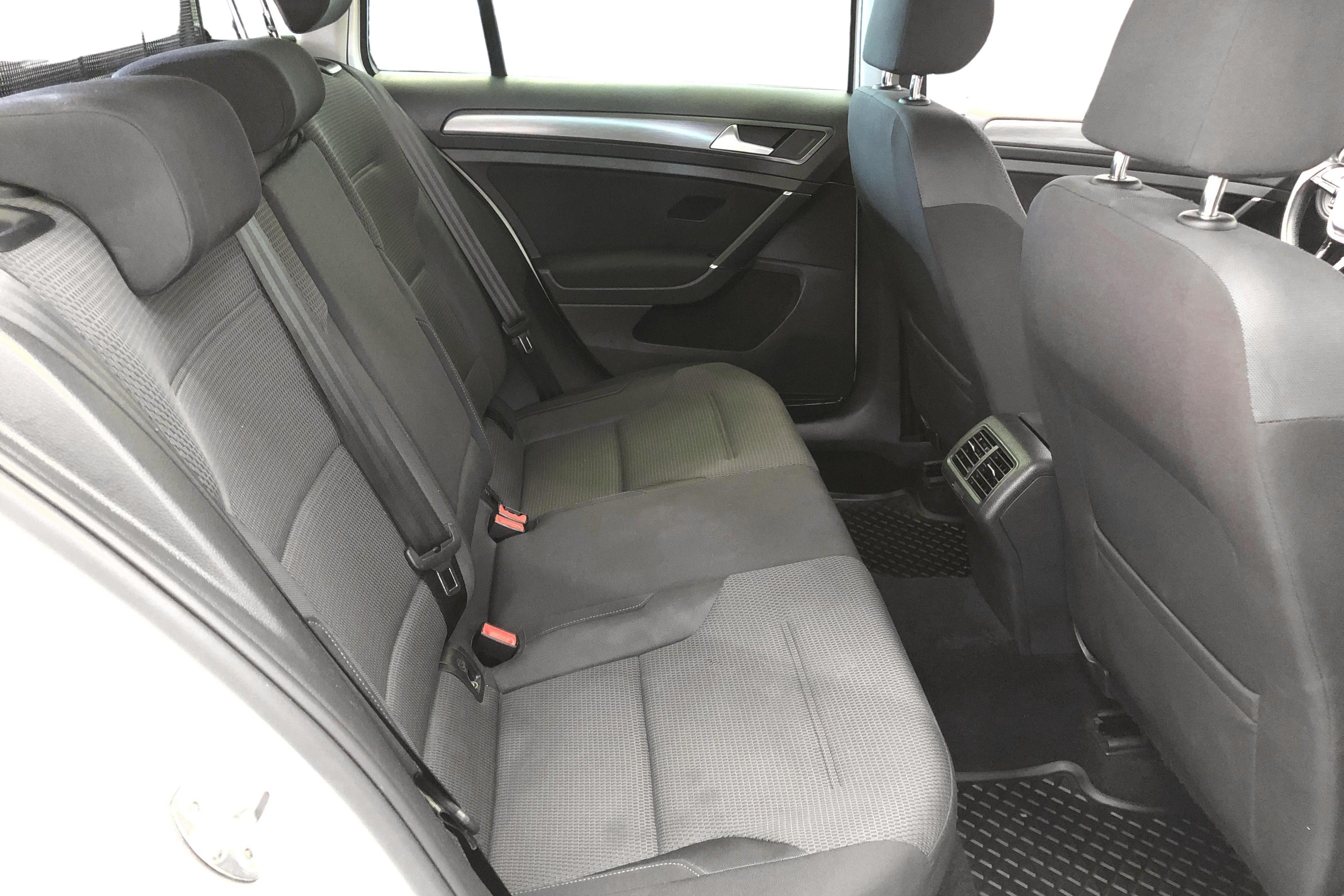 VW Golf VII 1.6 TDI Sportscombi (115hk) - 11 302 mil - Automat - vit - 2019