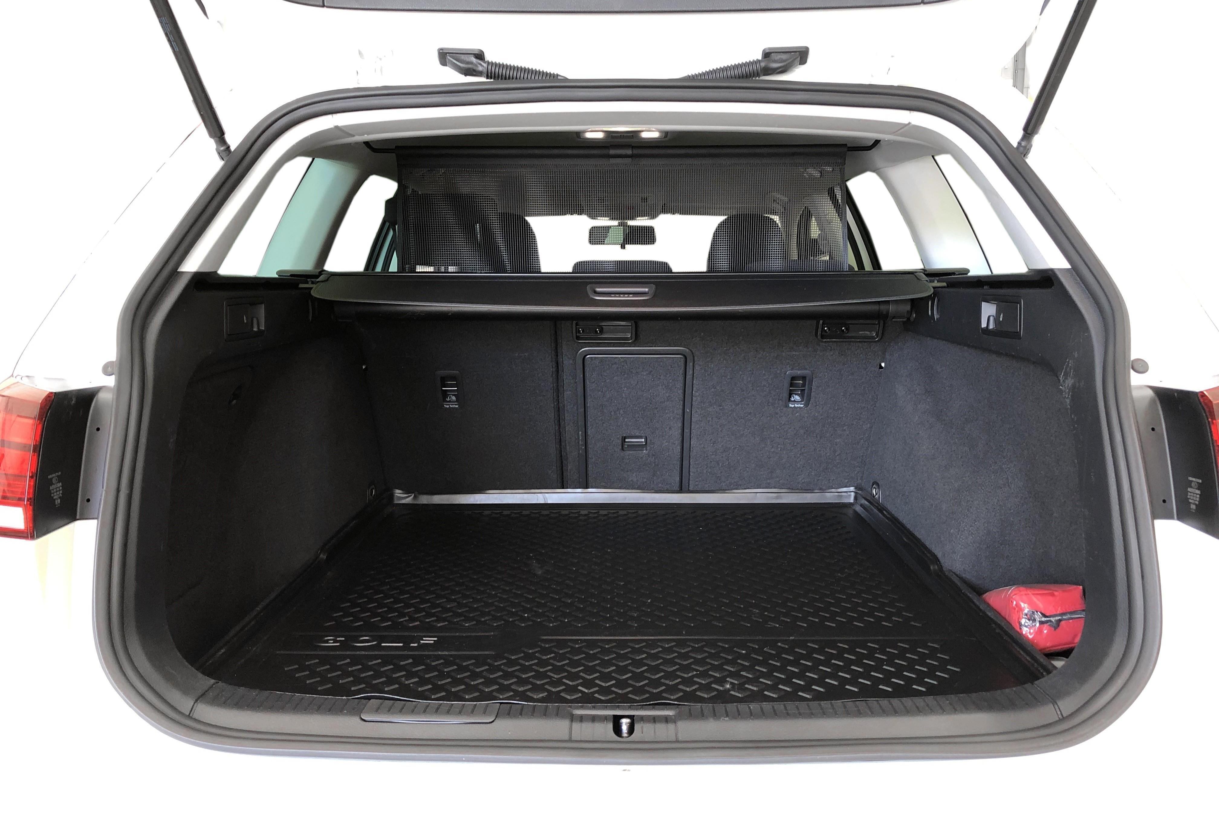 VW Golf VII 1.6 TDI Sportscombi (115hk) - 11 302 mil - Automat - vit - 2019