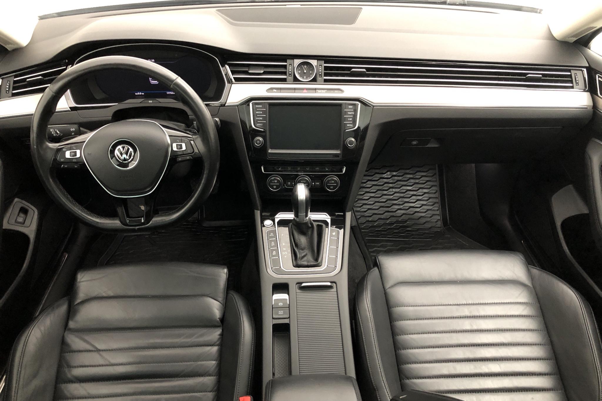 VW Passat 2.0 TDI BiTurbo Sportscombi 4MOTION (240hk) - 177 940 km - Automatic - silver - 2017