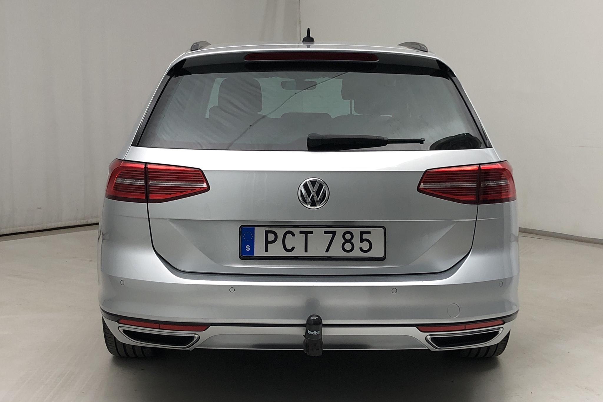 VW Passat 2.0 TDI BiTurbo Sportscombi 4MOTION (240hk) - 17 794 mil - Automat - silver - 2017