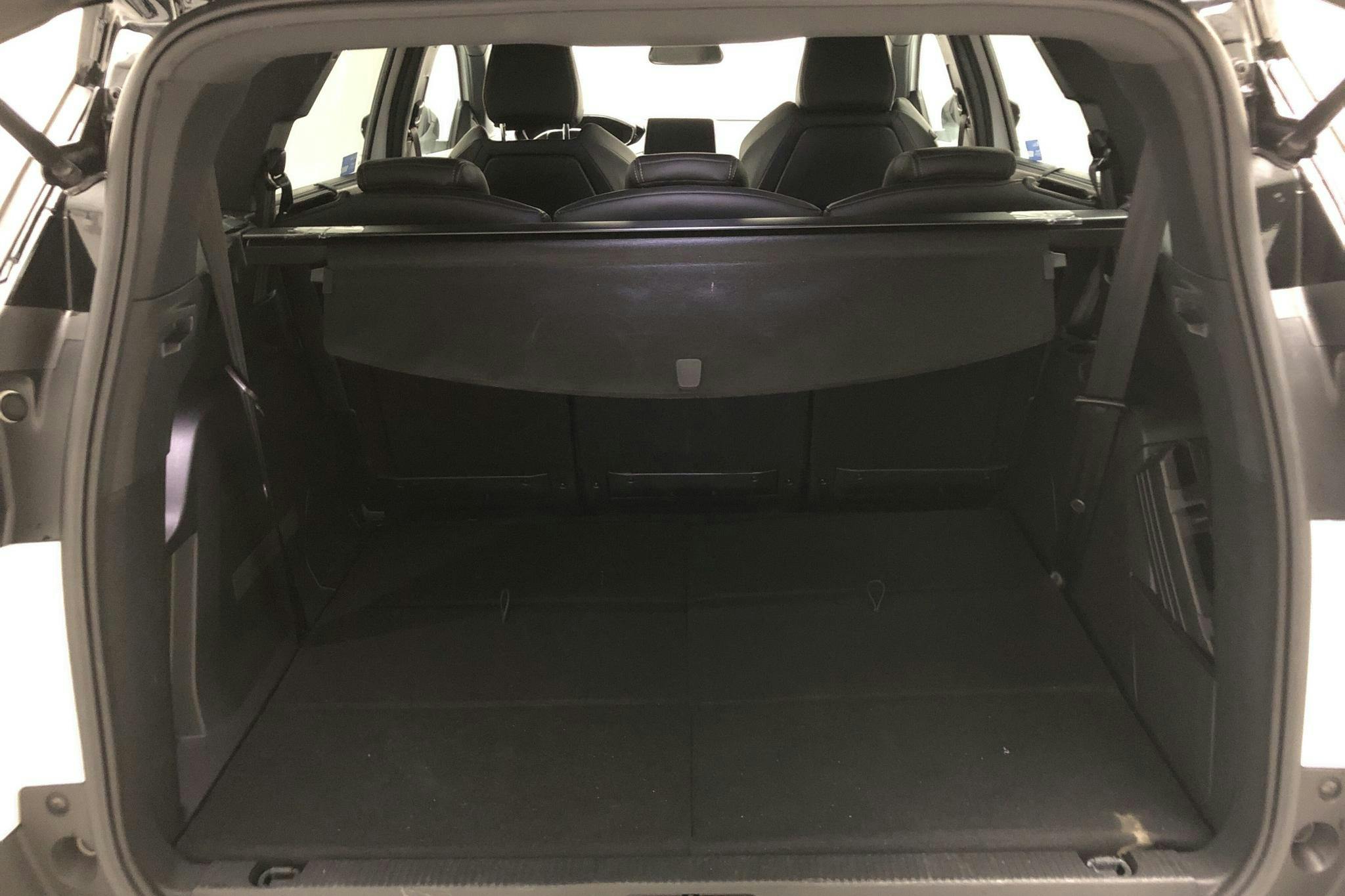 Peugeot 5008 1.2 PureTech (130hk) - 3 959 mil - Automat - vit - 2020