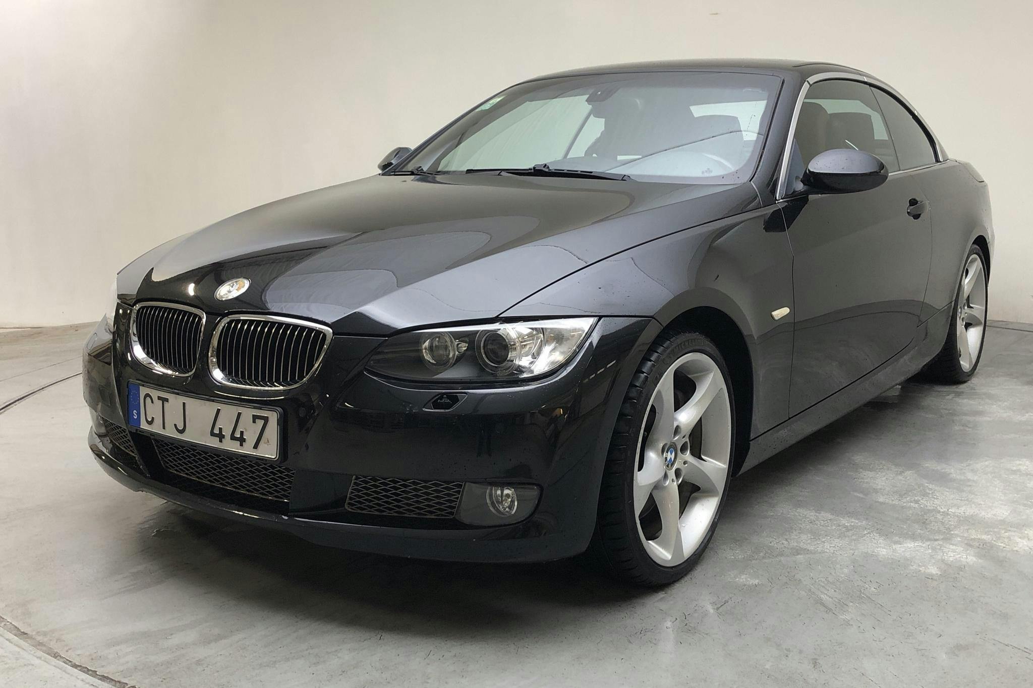 BMW 335i Cabriolet, E93 (306hk) - 10 982 mil - Automat - svart - 2008