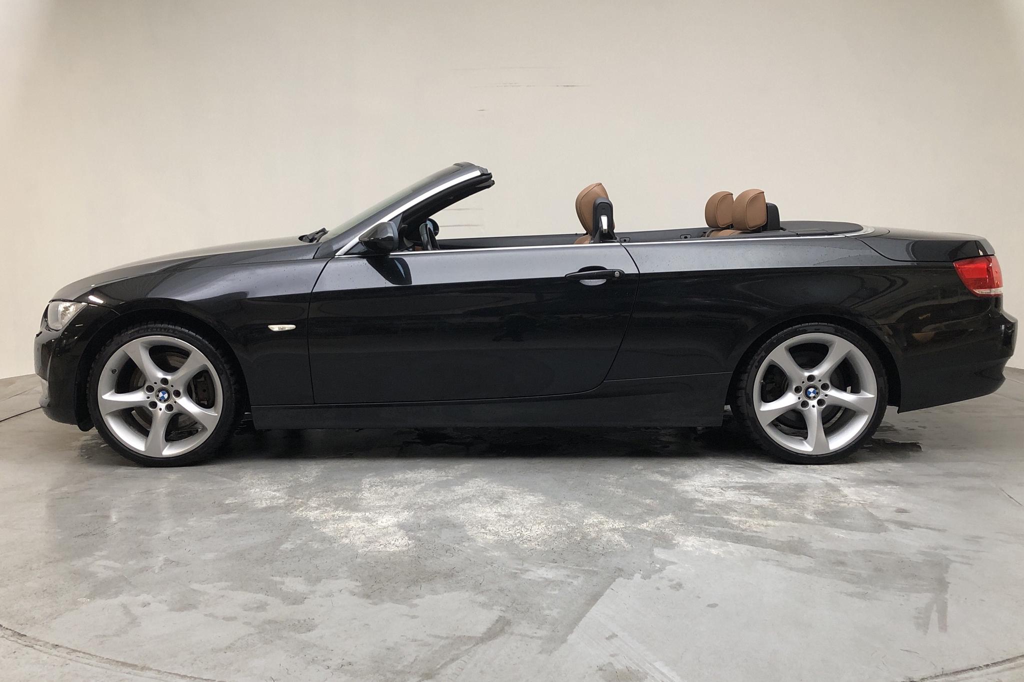BMW 335i Cabriolet, E93 (306hk) - 10 982 mil - Automat - svart - 2008