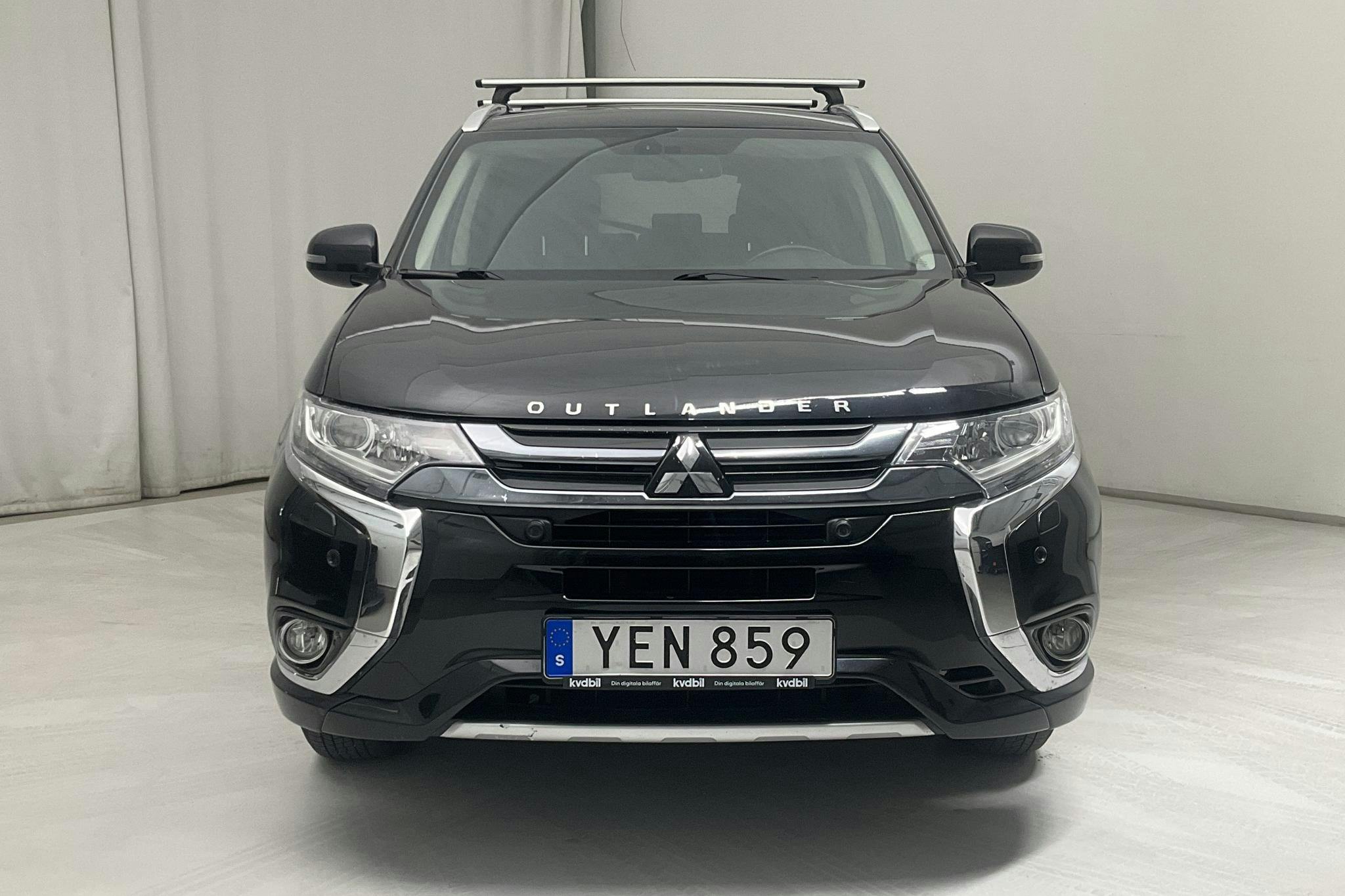 Mitsubishi Outlander 2.0 Plug-in Hybrid 4WD (121hk)Diesel - 13 097 mil - Automat - svart - 2016