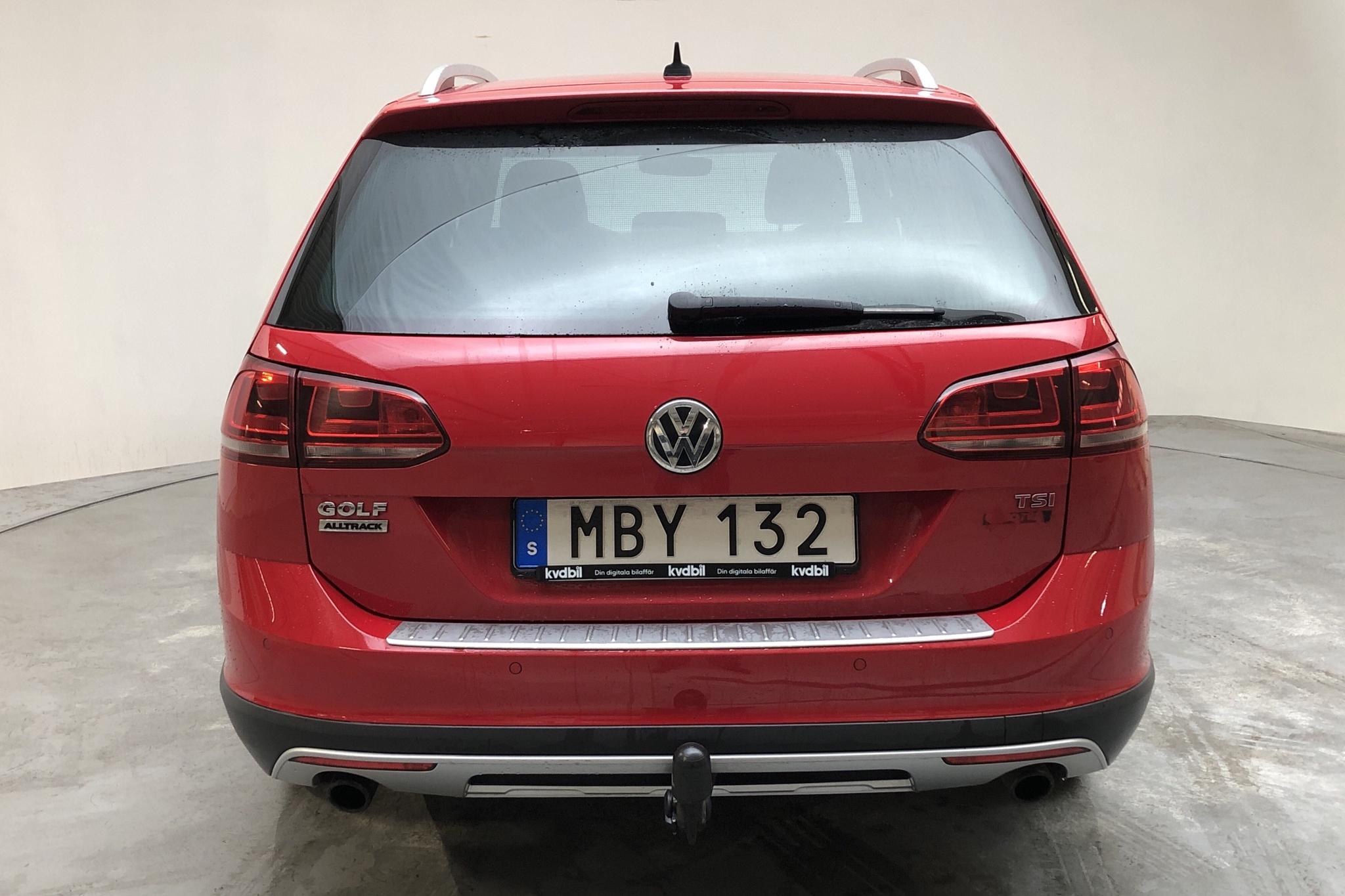 VW Golf Alltrack 1.8 TSI Sportscombi 4Motion (180hk) - 22 552 mil - Automat - röd - 2017