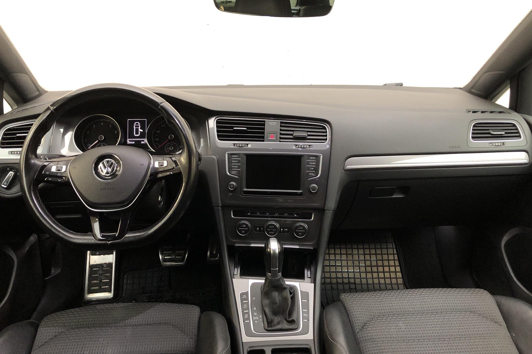 VW Golf Alltrack 1.8 TSI Sportscombi 4Motion (180hk) - 22 552 mil - Automat - röd - 2017