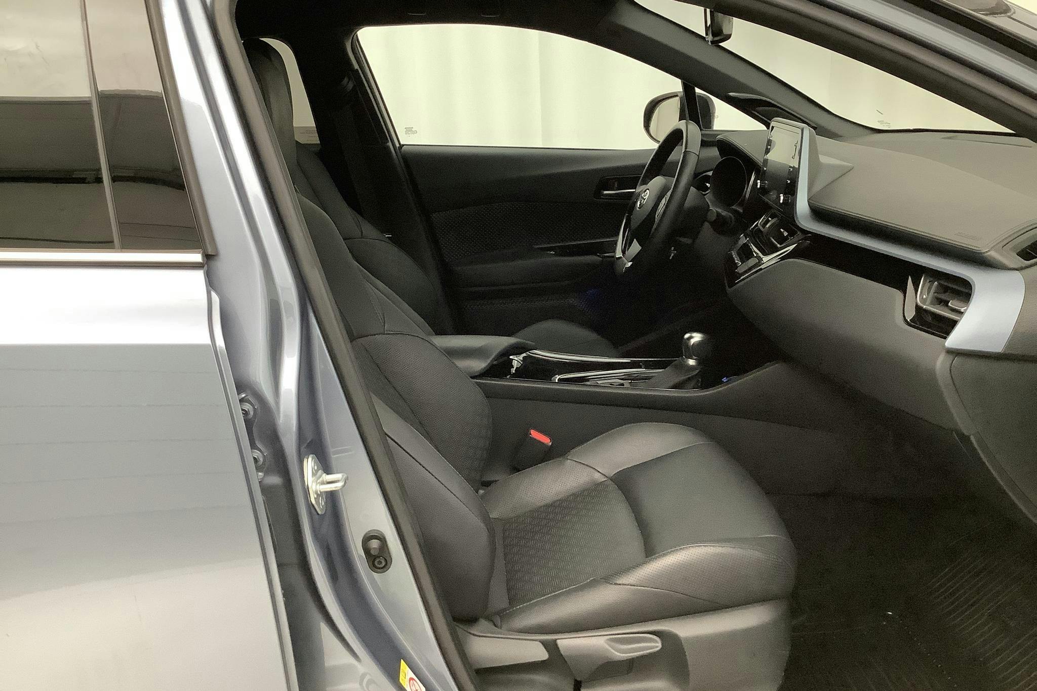 Toyota C-HR 2.0 HSD (184hk) - 91 260 km - Automatic - gray - 2020