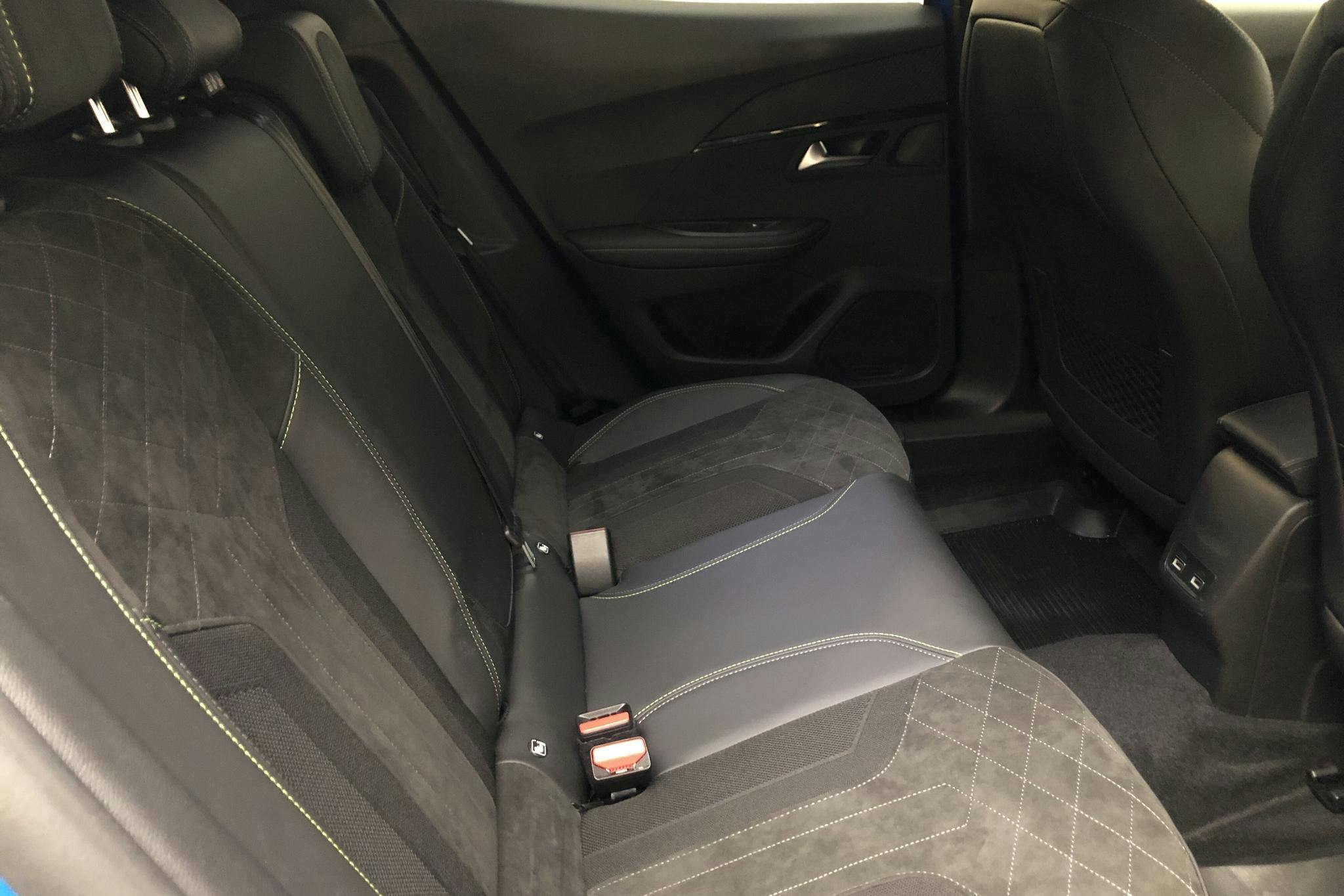 Peugeot e-2008 50 kWh (136hk) - 1 420 mil - Automat - blå - 2022