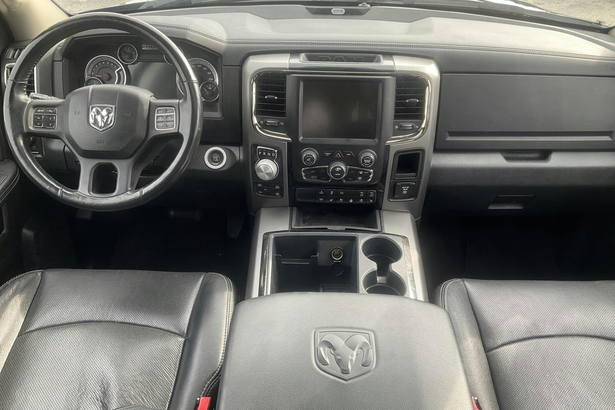 Dodge RAM 1500 5.7 4WD (401hk) - 12 557 mil - Automat - svart - 2014