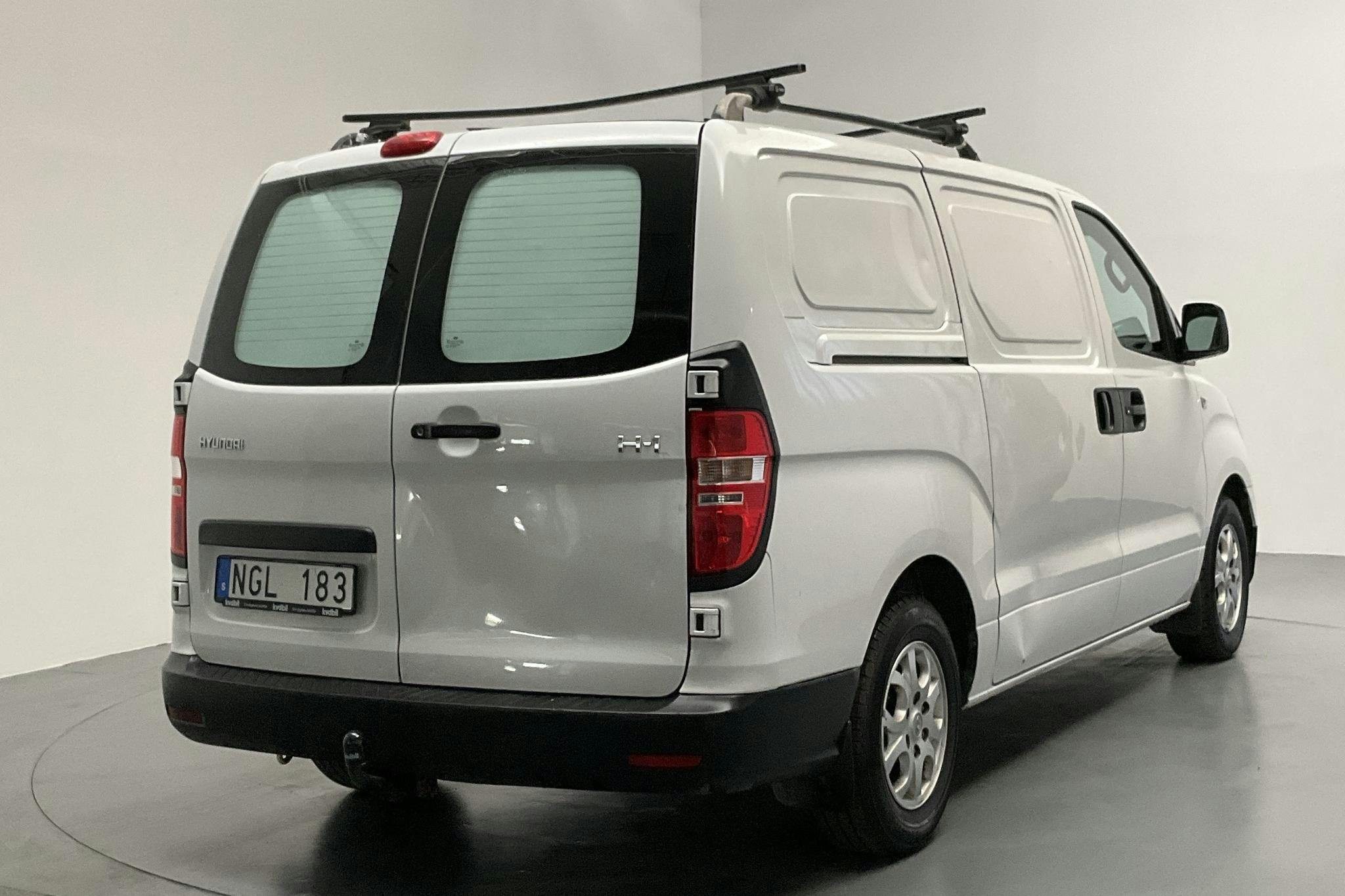 Hyundai H-1 2.5 CRDi Skåp (170hk) - 14 665 mil - Automat - vit - 2013