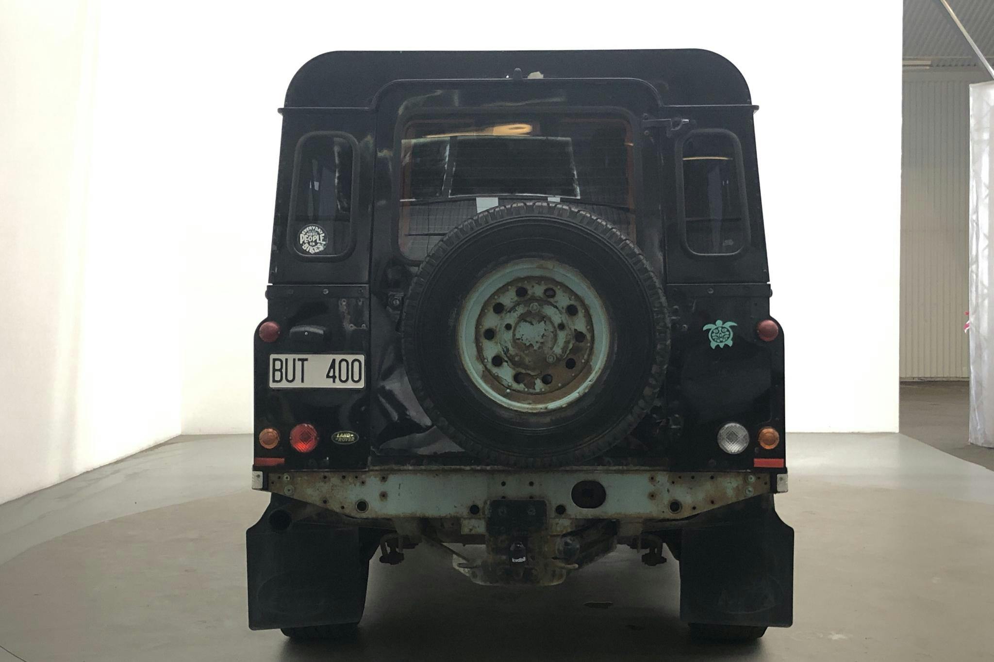Land Rover Defender 110 SW (122hk) - 264 020 km - Manual - black - 2010