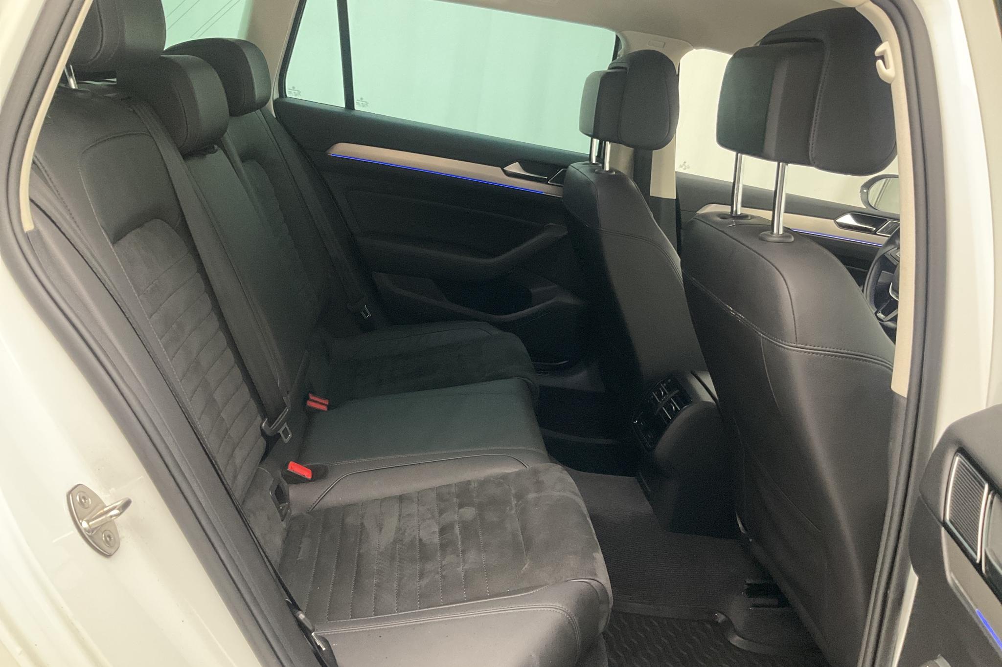 VW Passat 1.4 Plug-in-Hybrid Sportscombi (218hk) - 10 890 mil - Automat - vit - 2018