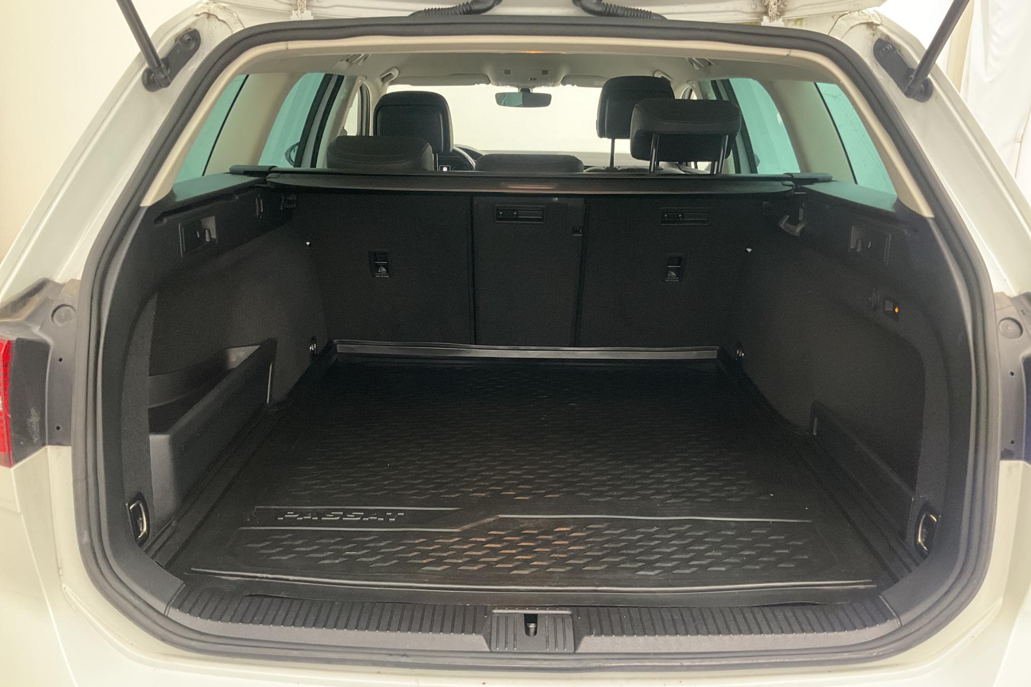 VW Passat 1.4 Plug-in-Hybrid Sportscombi (218hk) - 108 900 km - Automatic - white - 2018