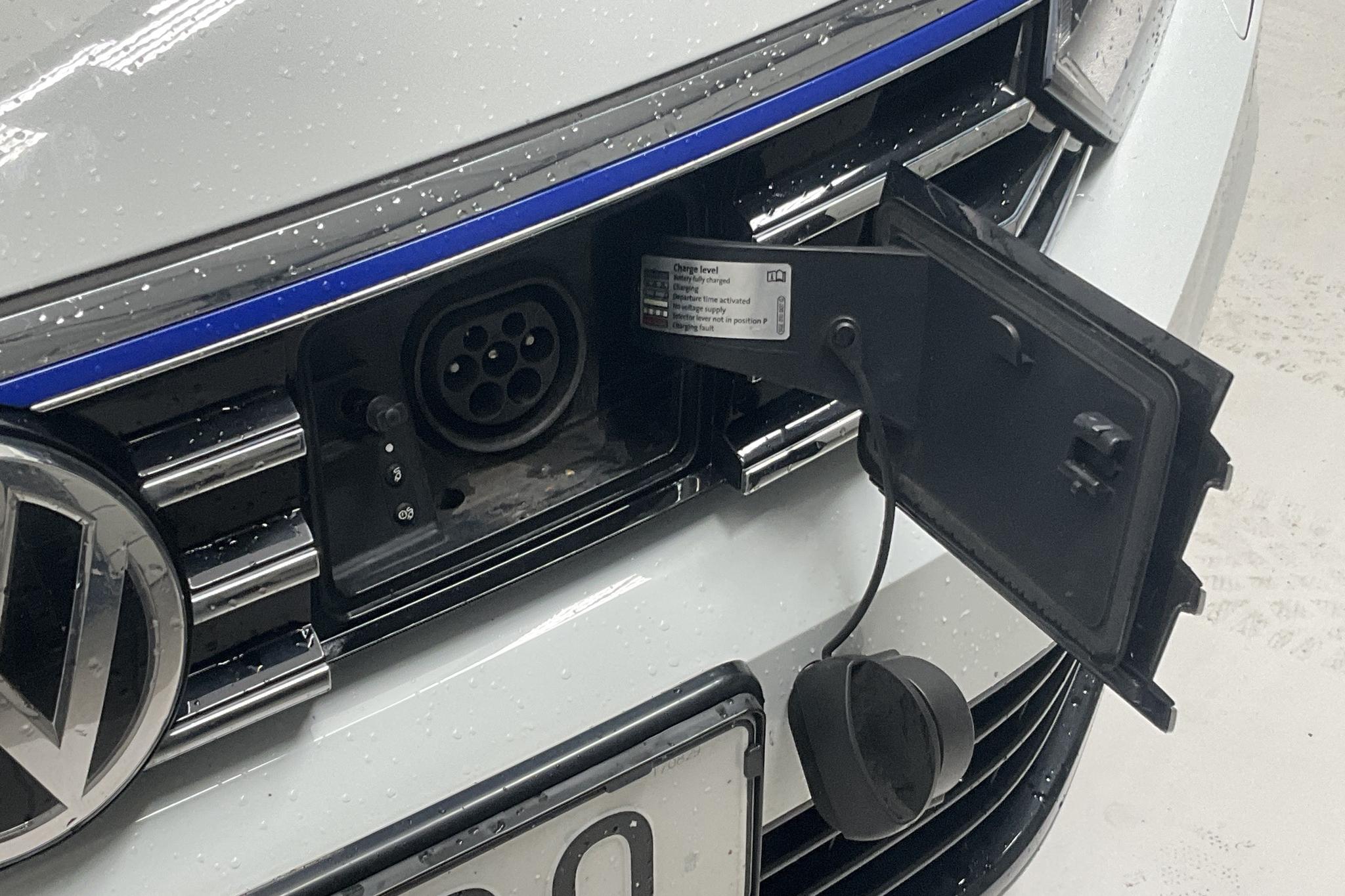 VW Passat 1.4 Plug-in-Hybrid Sportscombi (218hk) - 10 890 mil - Automat - vit - 2018