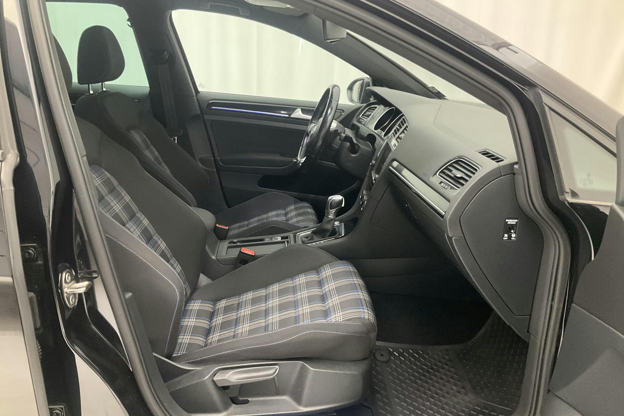VW Golf VII 1.4 Plug-in-Hybrid 5dr (204hk) - 11 539 mil - Automat - svart - 2016