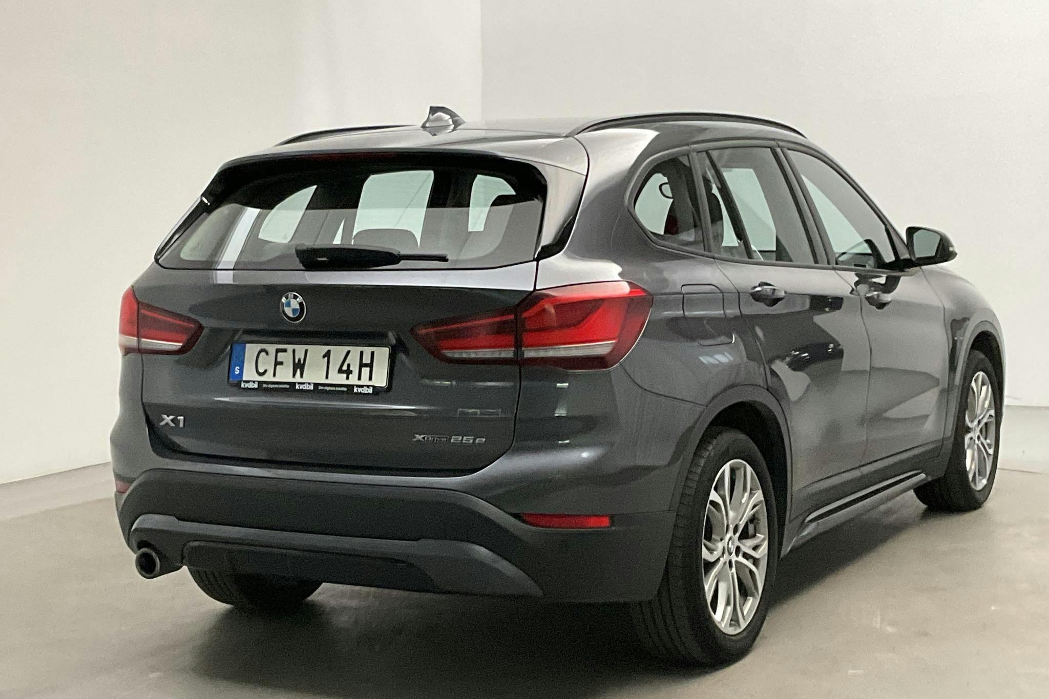 BMW X1 xDrive25e 9,7 kWh LCI, F48 (220hk) - 8 928 mil - Automat - grå - 2021