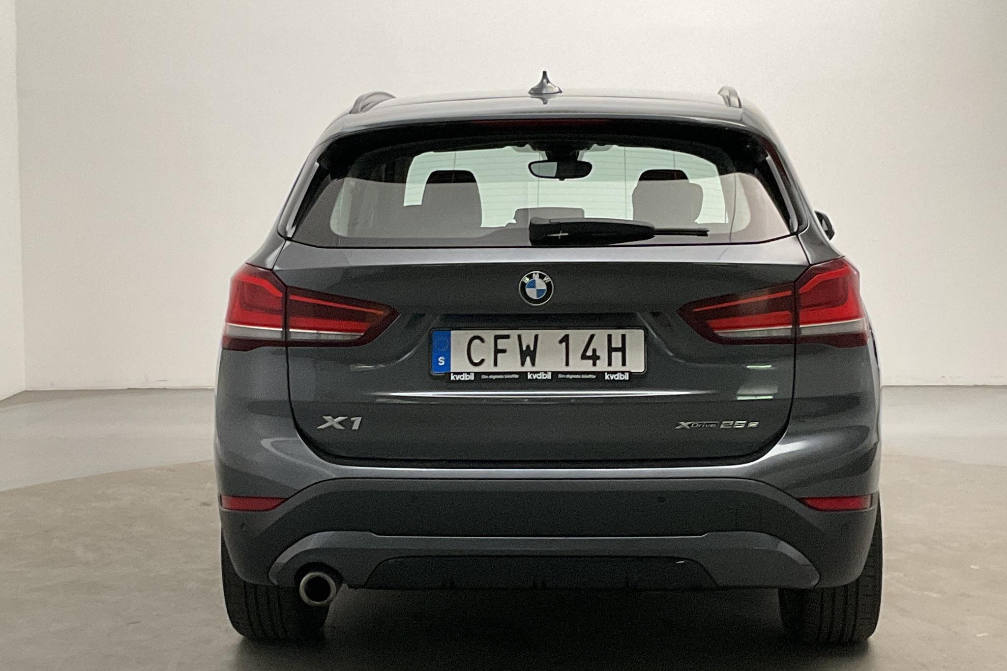 BMW X1 xDrive25e 9,7 kWh LCI, F48 (220hk) - 8 928 mil - Automat - grå - 2021