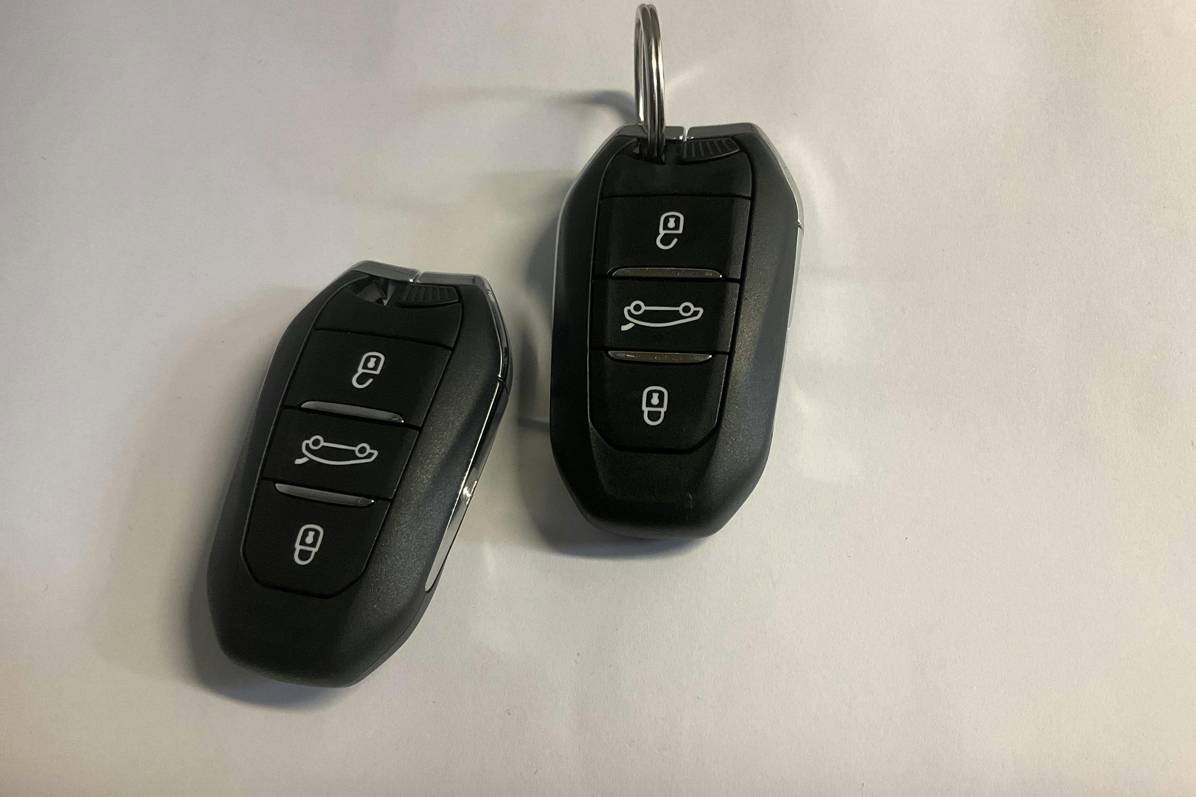 Opel Grandland X 1.6 AWD PHEV (300hk) - 2 378 mil - Automat - grå - 2021