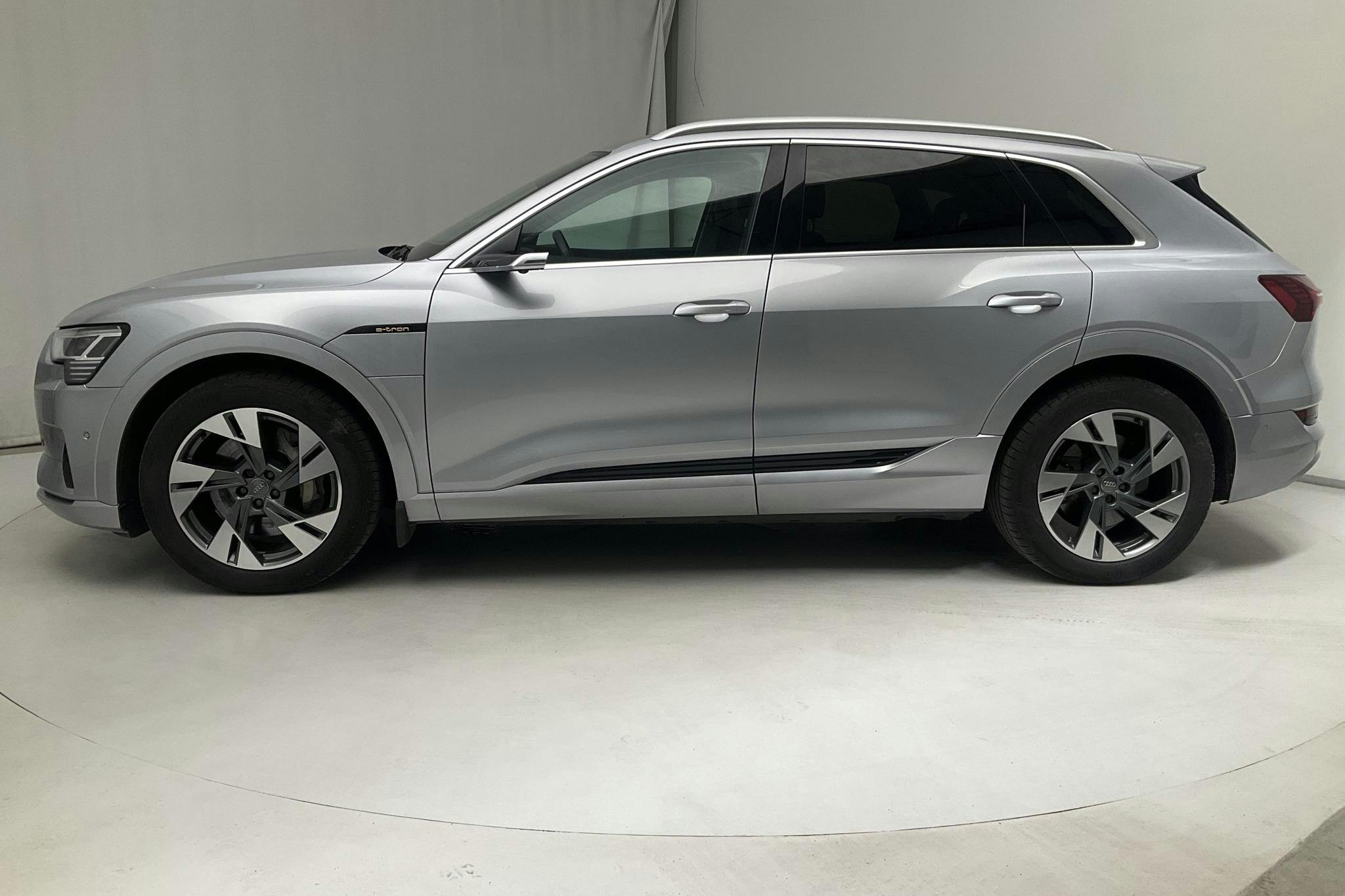 Audi e-tron 55 quattro 95 kWh (360hk) - 11 578 mil - Automat - silver - 2020