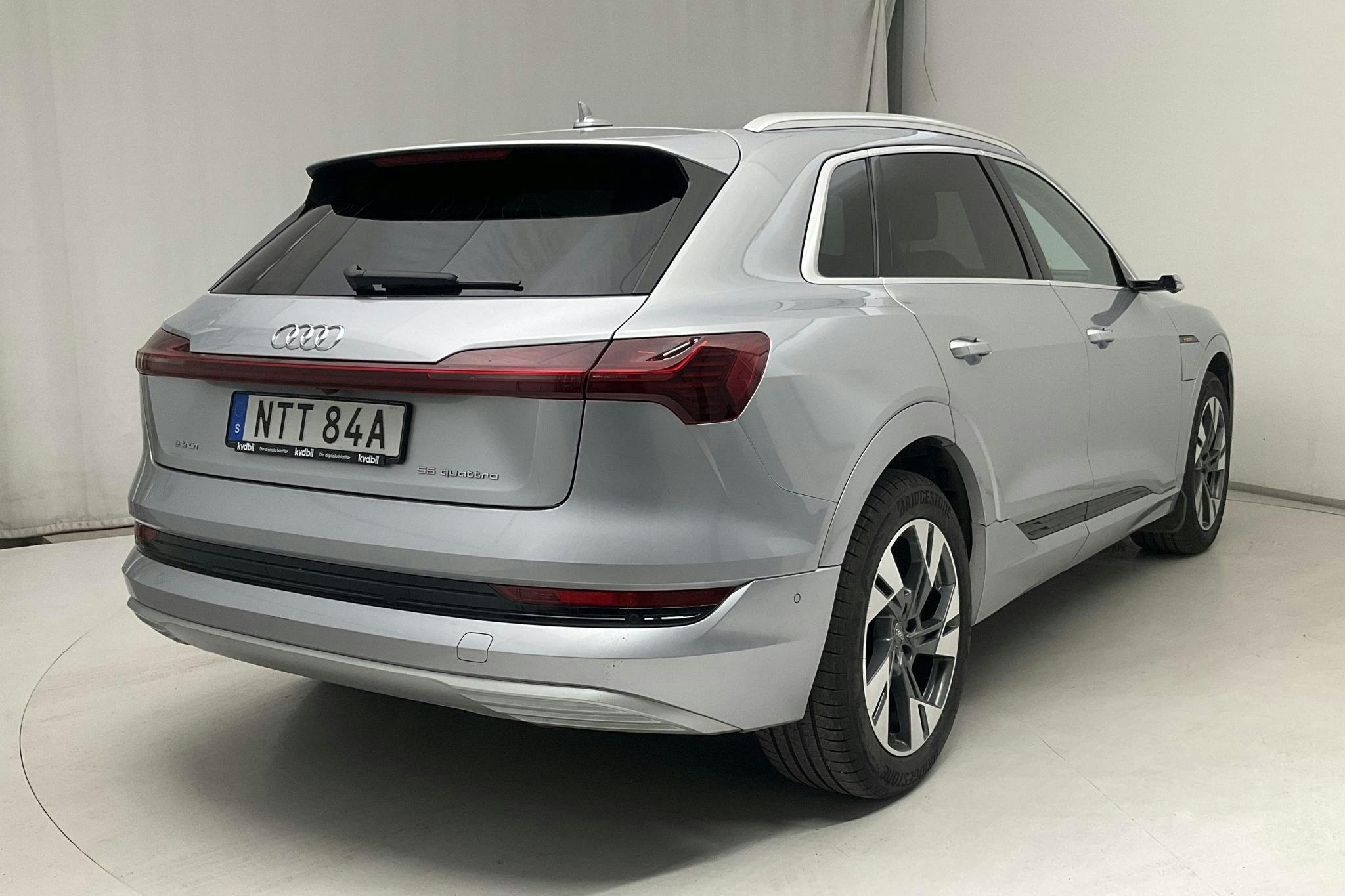 Audi e-tron 55 quattro 95 kWh (360hk) - 11 578 mil - Automat - silver - 2020
