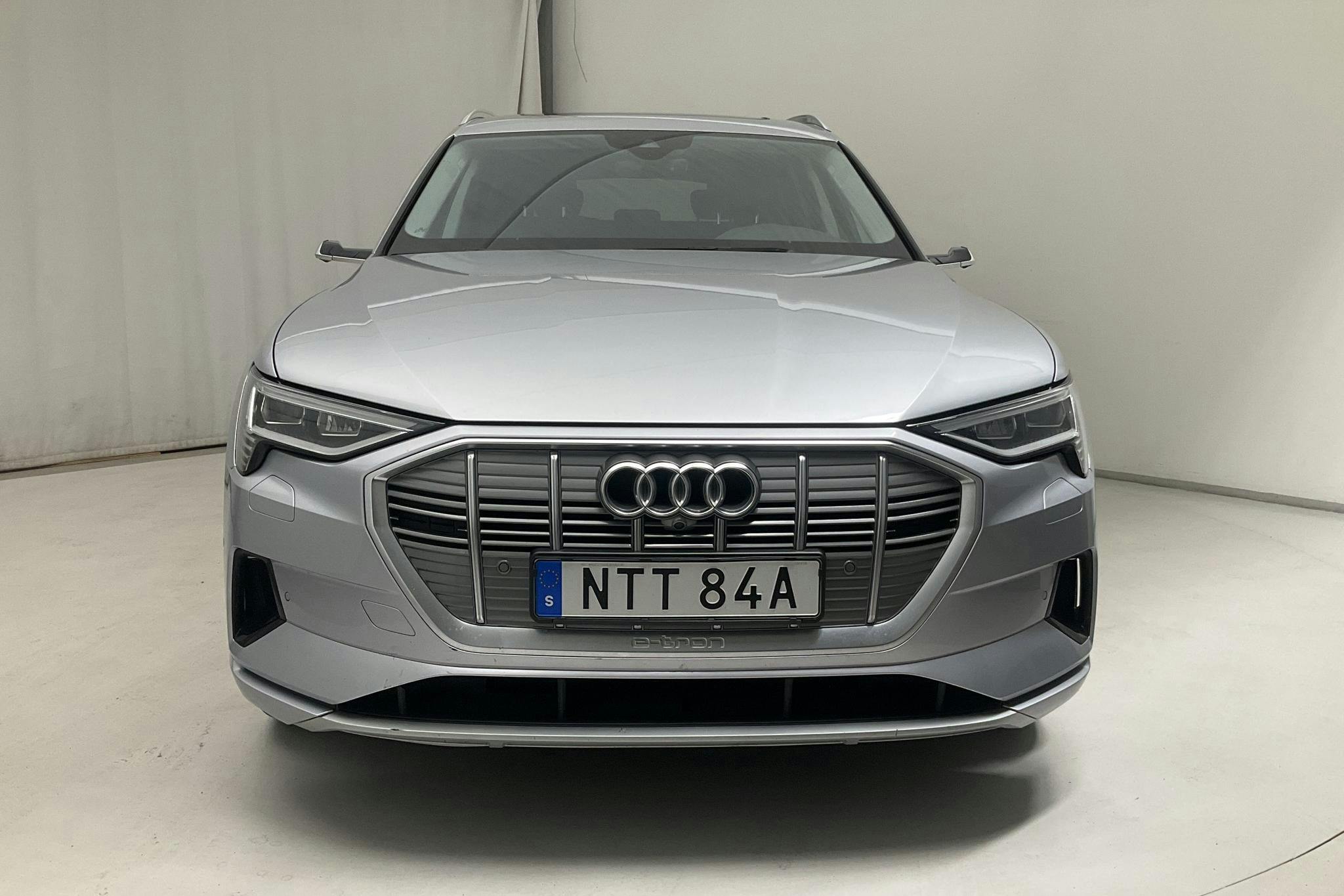 Audi e-tron 55 quattro 95 kWh (360hk) - 11 578 mil - Automat - silver - 2020
