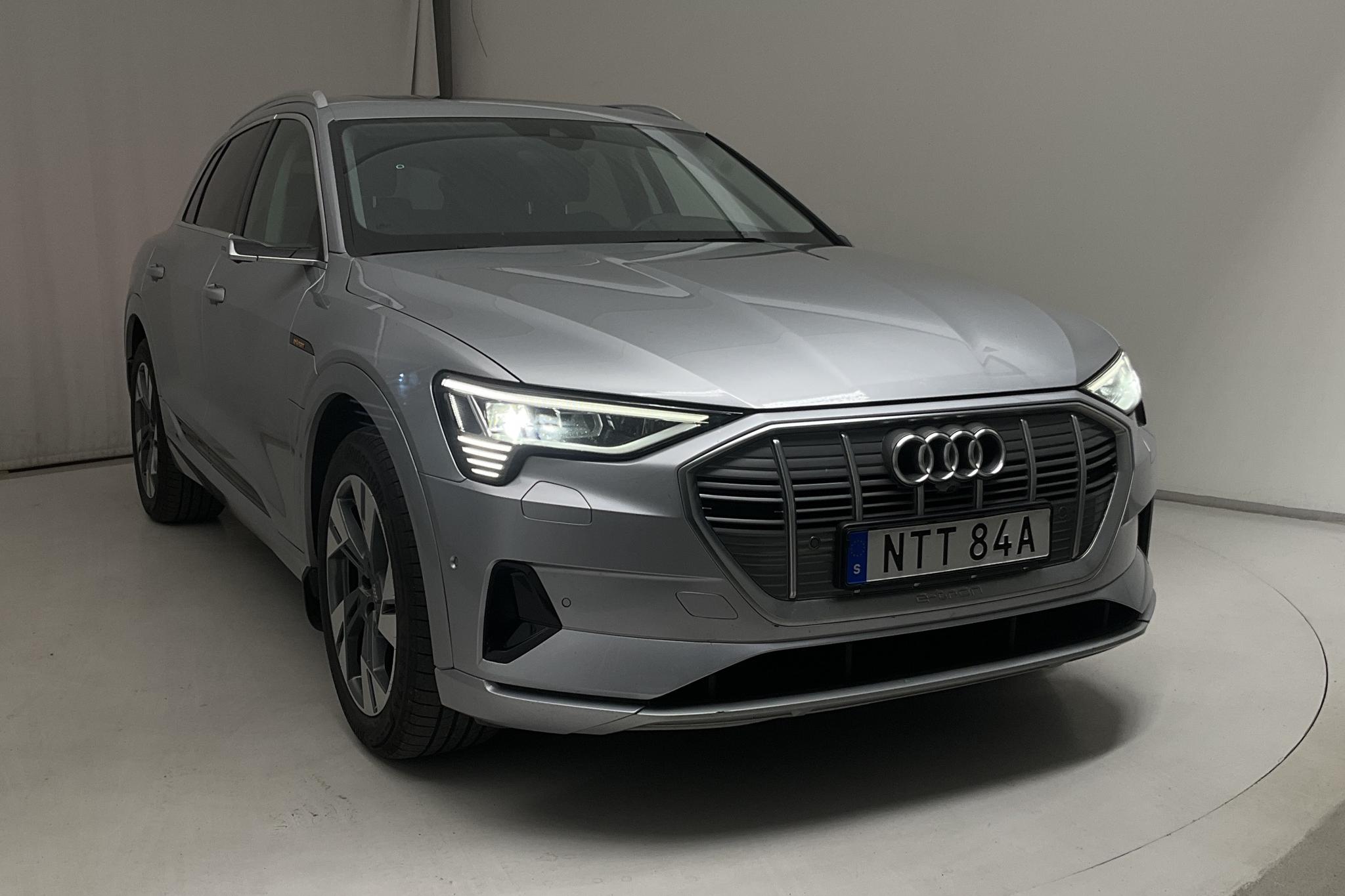 Audi e-tron 55 quattro 95 kWh (360hk) - 11 578 mil - Automat - silver - 2020