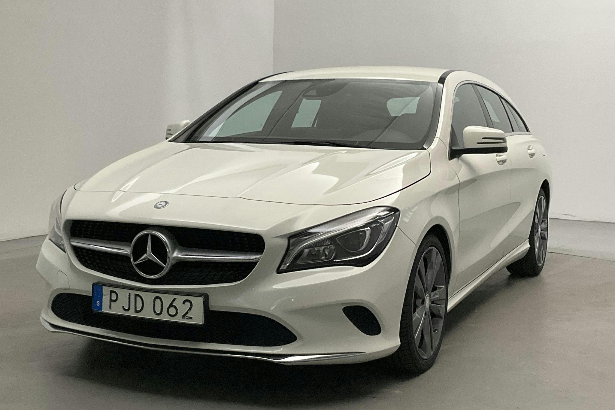 Mercedes CLA 220 d 4MATIC Shooting Brake X117 (177hk) - 9 950 mil - Automat - vit - 2017