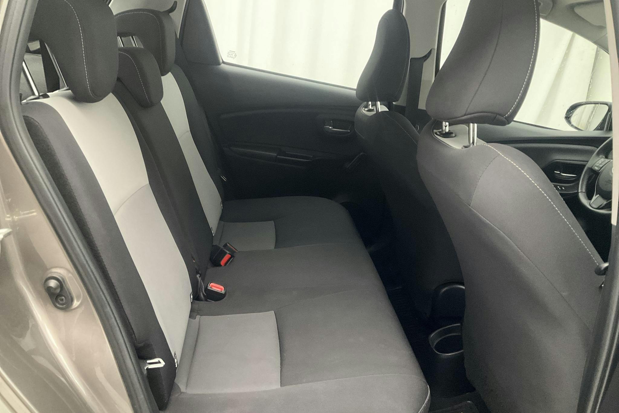 Toyota Yaris 1.5 Hybrid 5dr (101hk) - 5 840 mil - Automat - Dark Grey - 2018