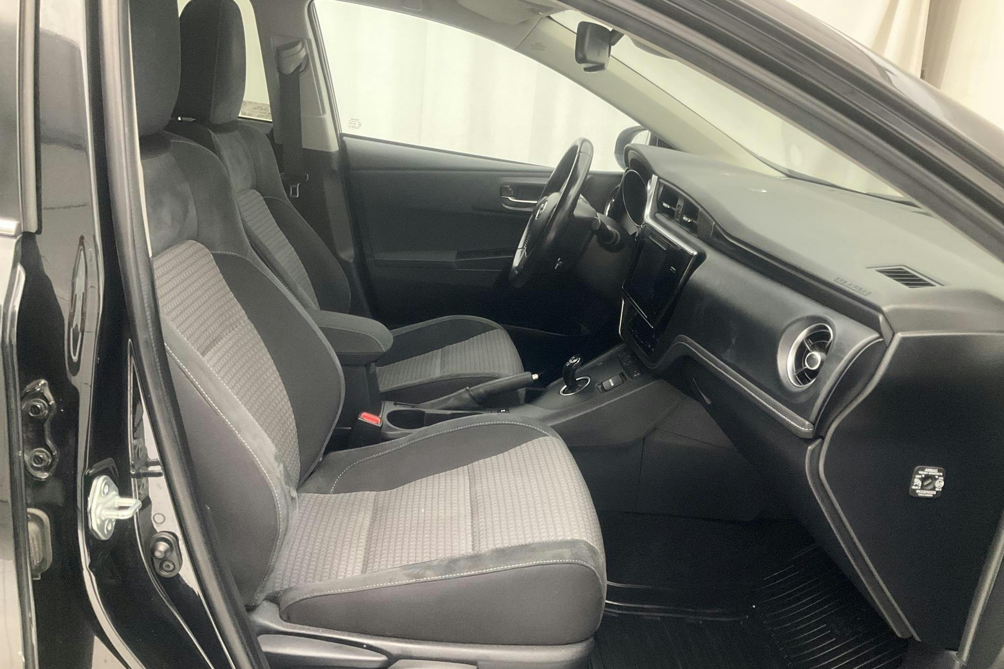 Toyota Auris 1.8 HSD Touring Sports (99hk) - 233 290 km - Automatic - black - 2017