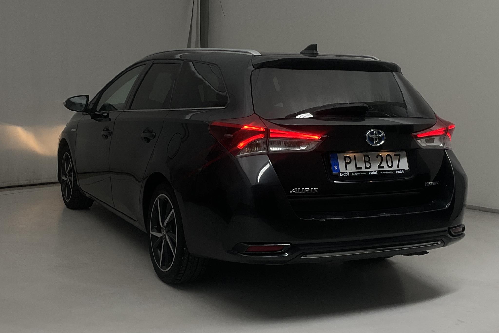 Toyota Auris 1.8 HSD Touring Sports (99hk) - 23 329 mil - Automat - svart - 2017