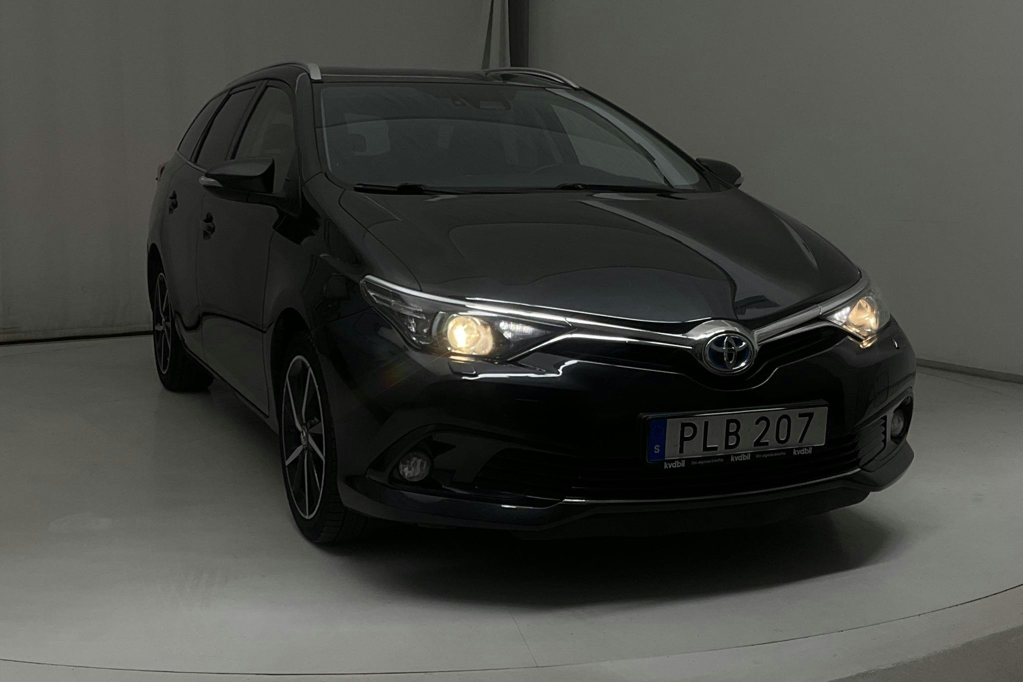 Toyota Auris 1.8 HSD Touring Sports (99hk) - 233 290 km - Automatic - black - 2017