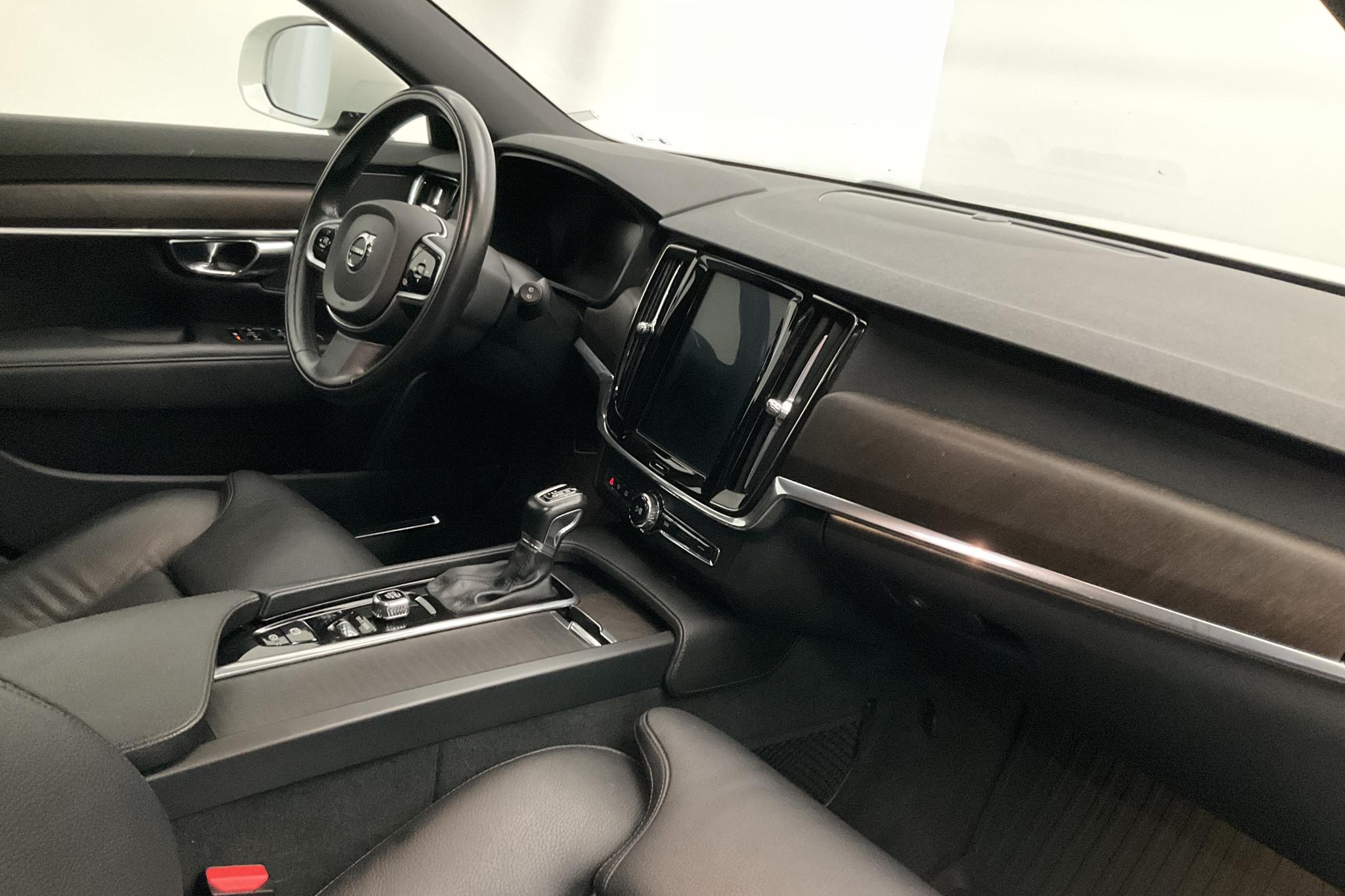 Volvo V90 T6 Cross Country AWD (310hk) - 122 200 km - Automatic - white - 2019