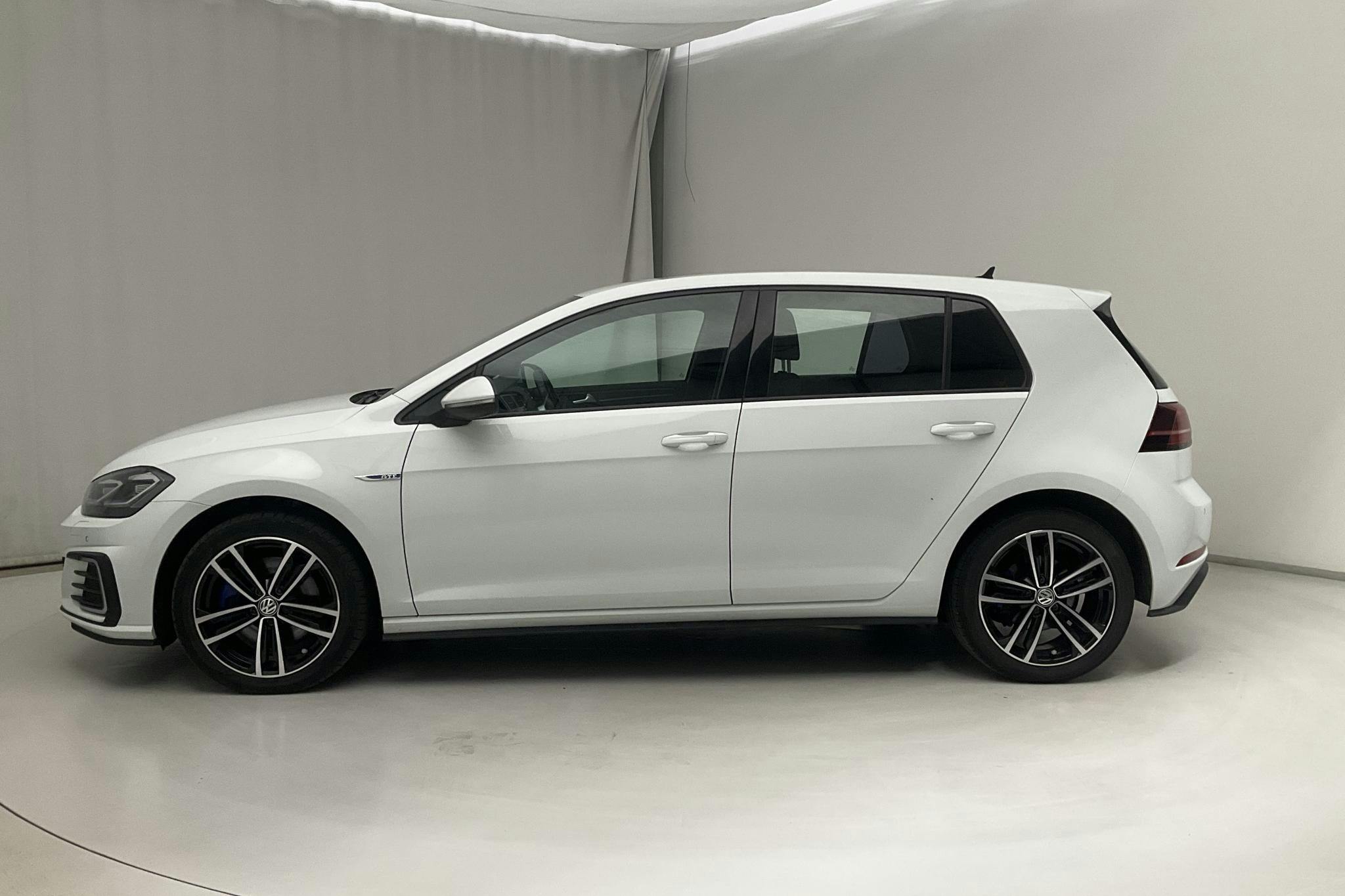 VW Golf VII GTE 5dr (204hk) - 15 916 mil - Automat - vit - 2019