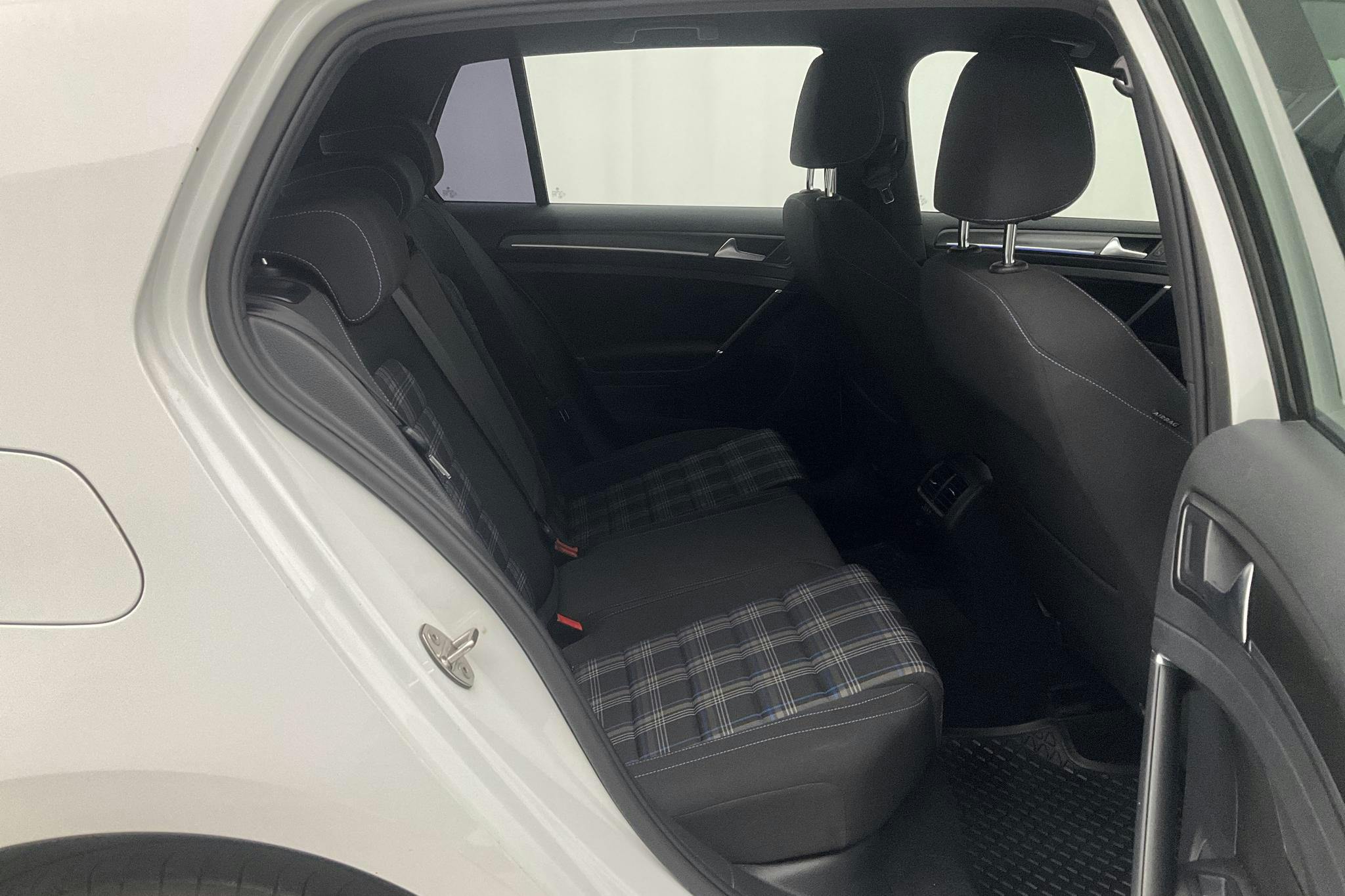 VW Golf VII GTE 5dr (204hk) - 15 916 mil - Automat - vit - 2019