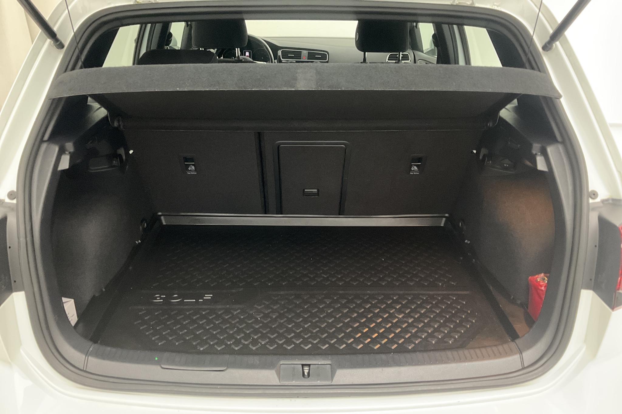 VW Golf VII GTE 5dr (204hk) - 15 916 mil - Automat - vit - 2019