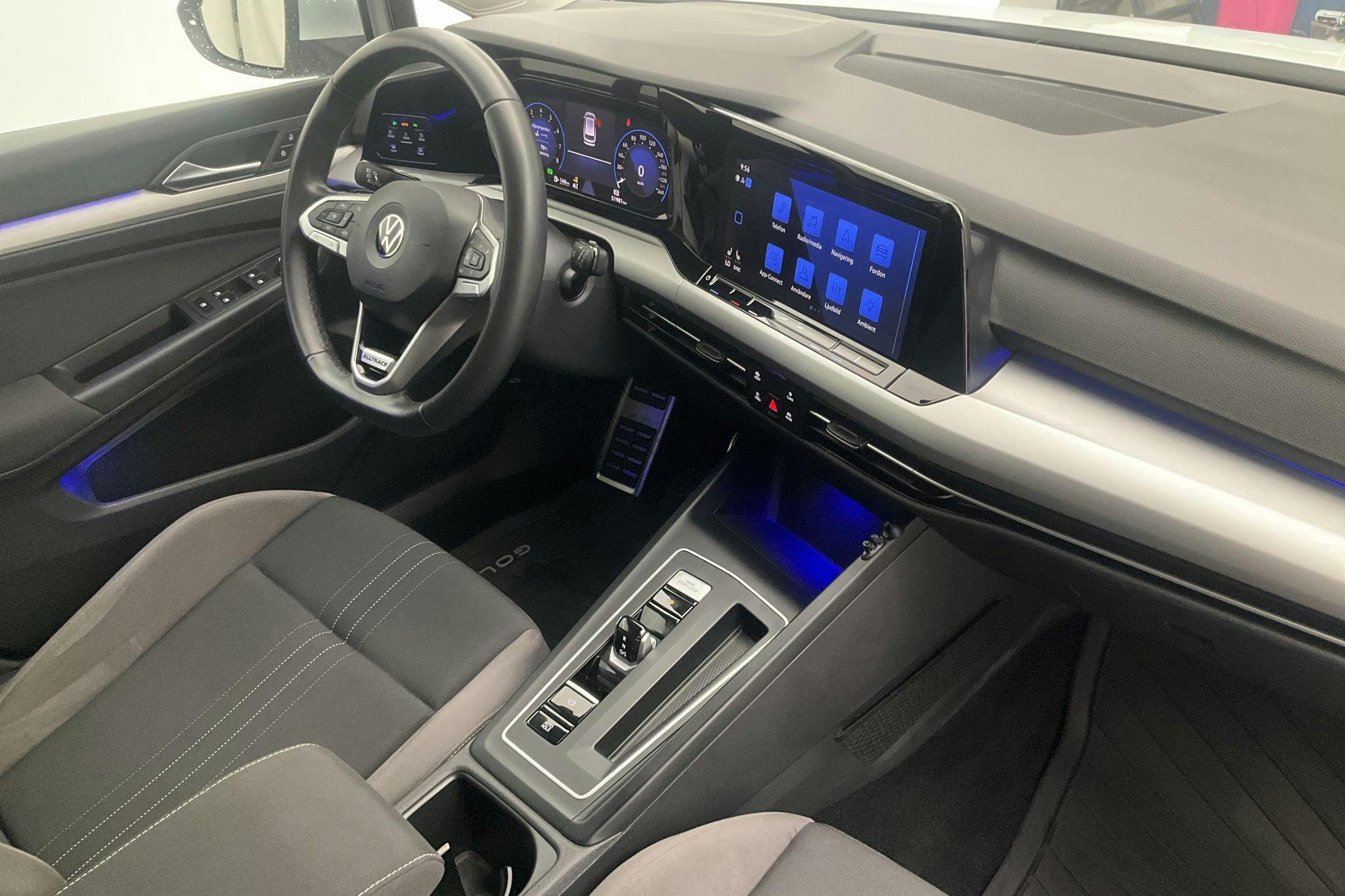 VW Golf Alltrack 2.0 TSI Sportscombi 4Motion (190hk) - 5 198 mil - Automat - vit - 2022