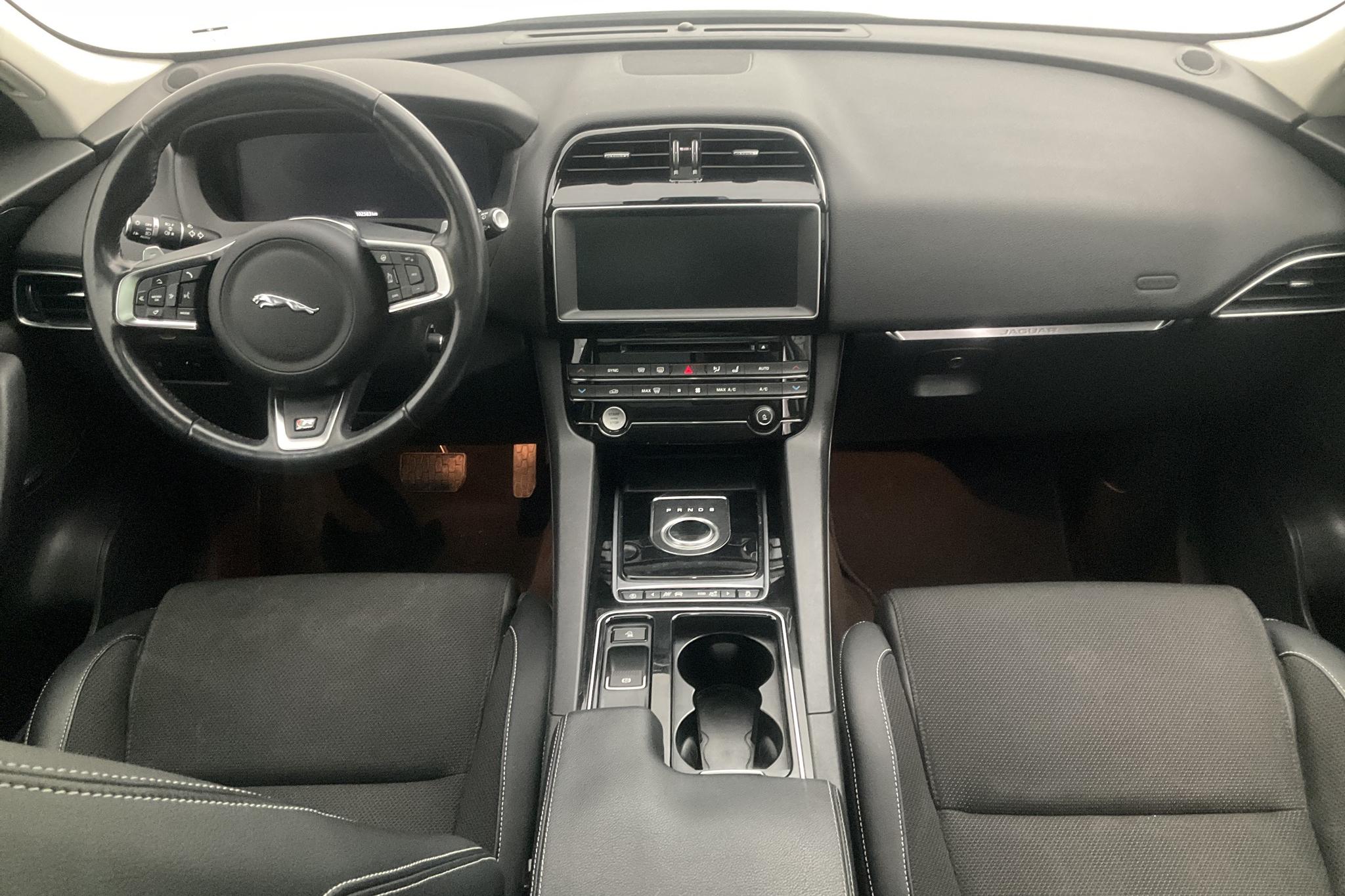 Jaguar F-Pace S 3.0 V6 AWD (380hk) - 10 259 mil - Automat - vit - 2018