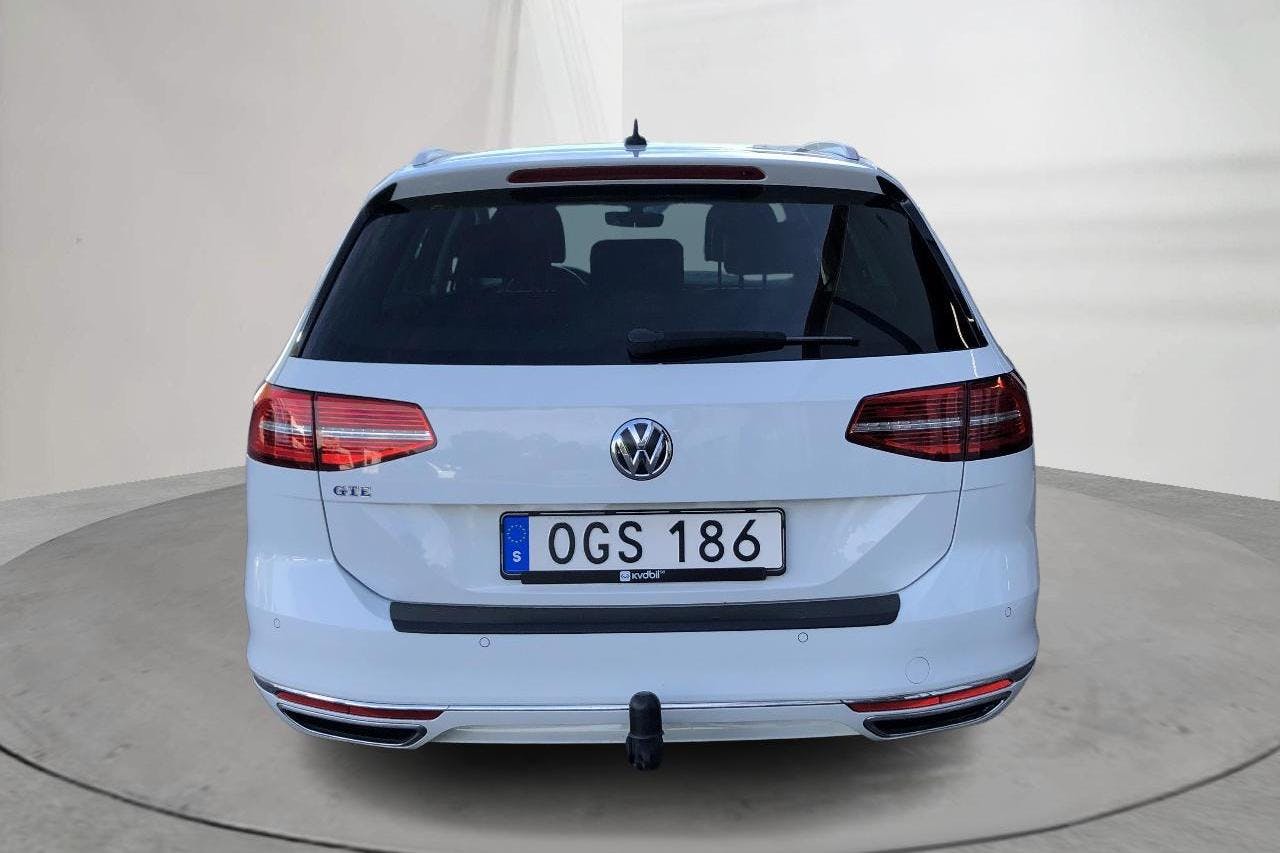 VW Passat 1.4 Plug-in-Hybrid Sportscombi (218hk) - 17 582 mil - Automat - vit - 2017