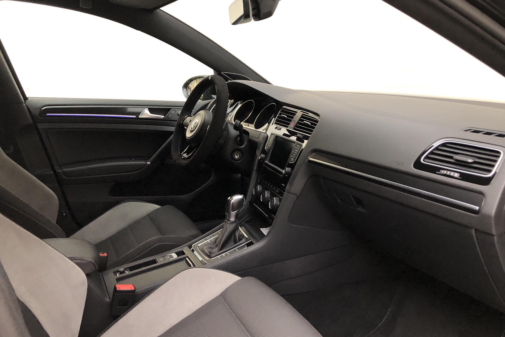 VW Golf VII 2.0 TSI R Sportscombi 4Motion (300hk) - 11 494 mil - Automat - svart - 2017