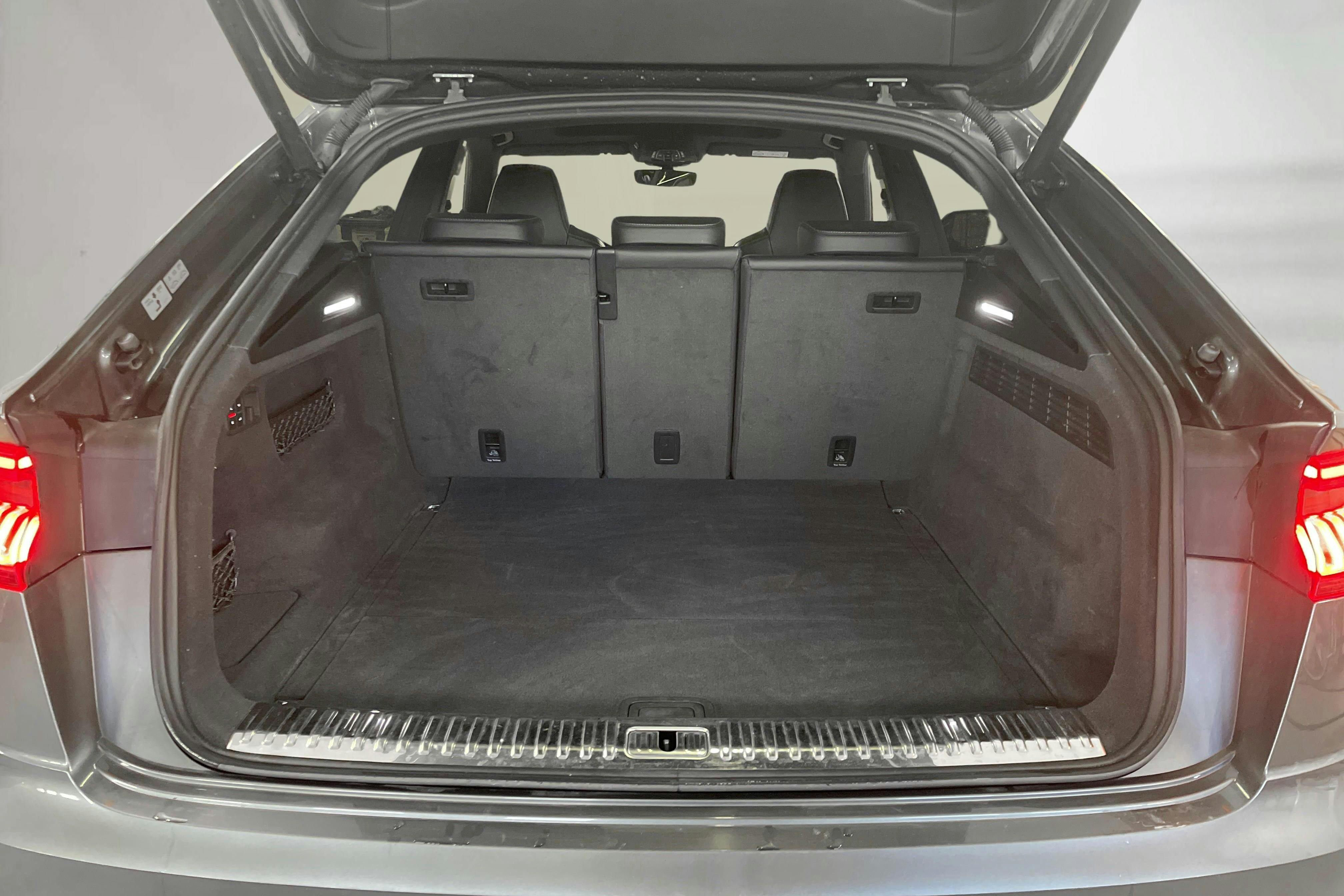 Audi Q8 50 TDI quattro (286hk) - 11 155 mil - Automat - grå - 2019
