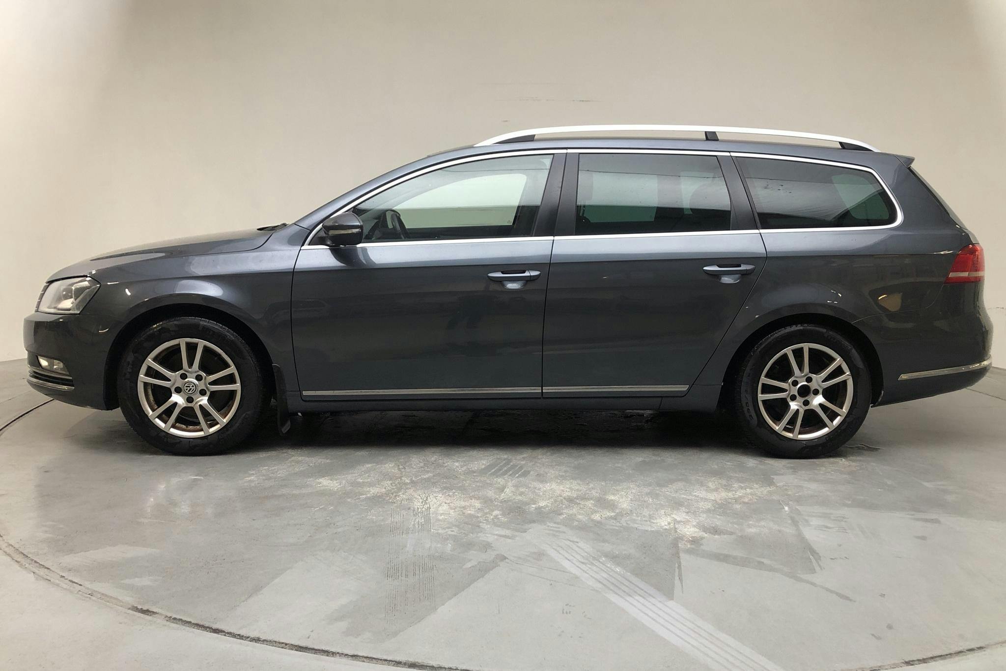 VW Passat 2.0 TDI BlueMotion Technology Variant 4Motion (140hk) - 18 632 mil - Manuell - Light Grey - 2014