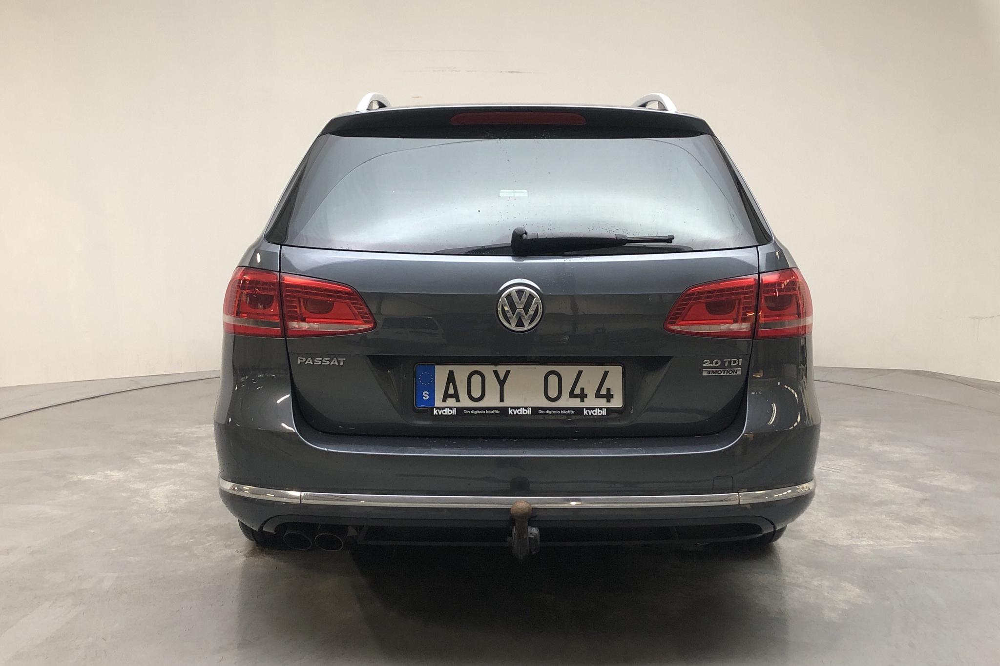 VW Passat 2.0 TDI BlueMotion Technology Variant 4Motion (140hk) - 18 632 mil - Manuell - Light Grey - 2014