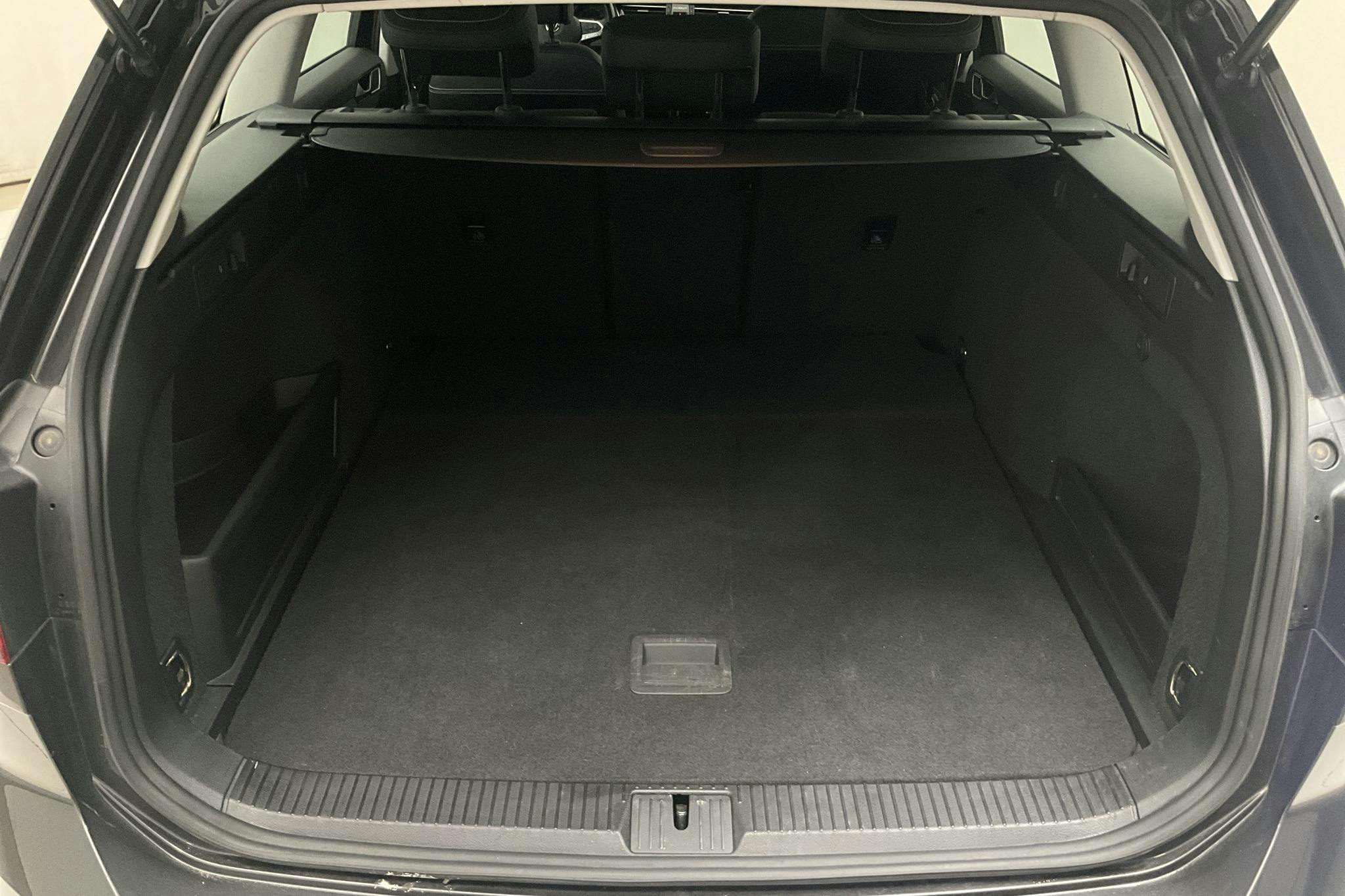 VW Passat 1.4 GTE Sportscombi (218hk) - 65 450 km - Automatic - Dark Grey - 2020