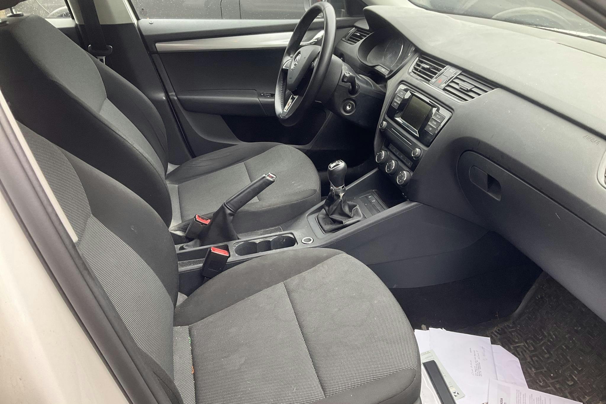 Skoda Octavia III 1.6 TDI Combi 4X4 (110hk) - 21 224 mil - Manuell - vit - 2016